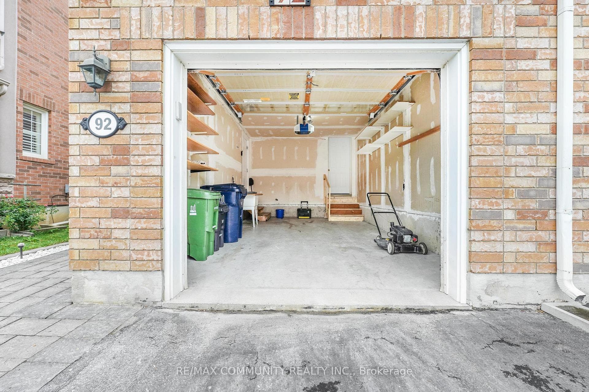 92 Hummingbird Drive Unit Lower photo 25