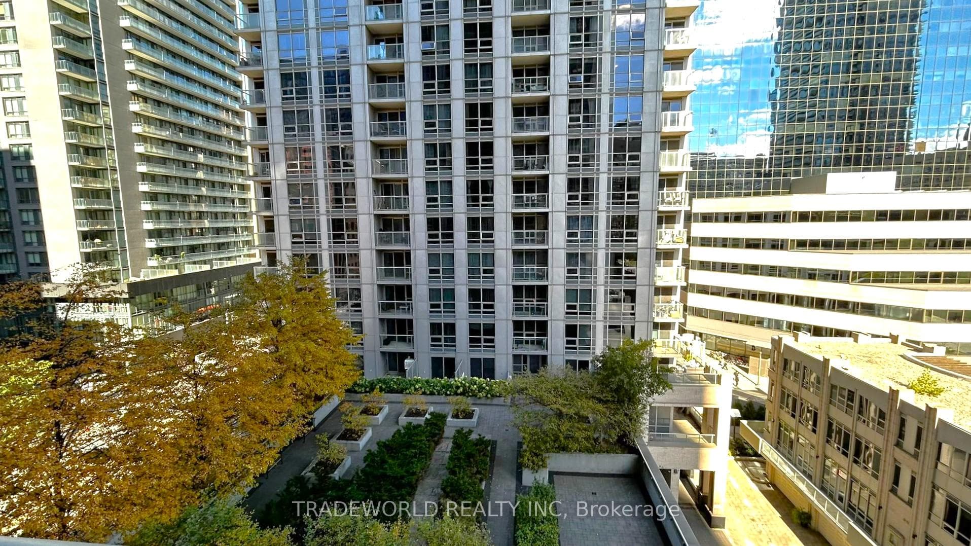761 Bay Street Unit 701 photo 13