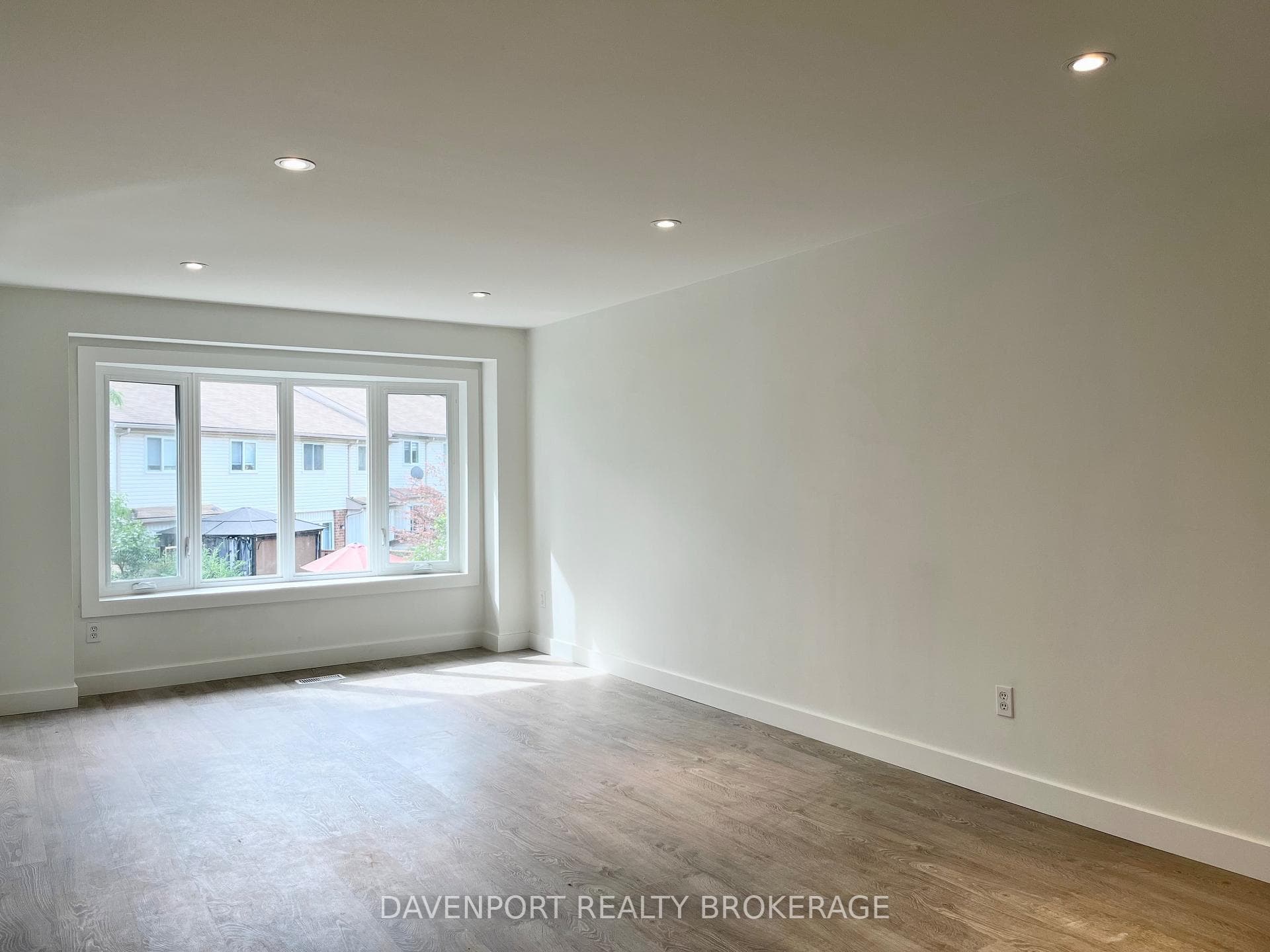 412 Exmoor Street photo 9