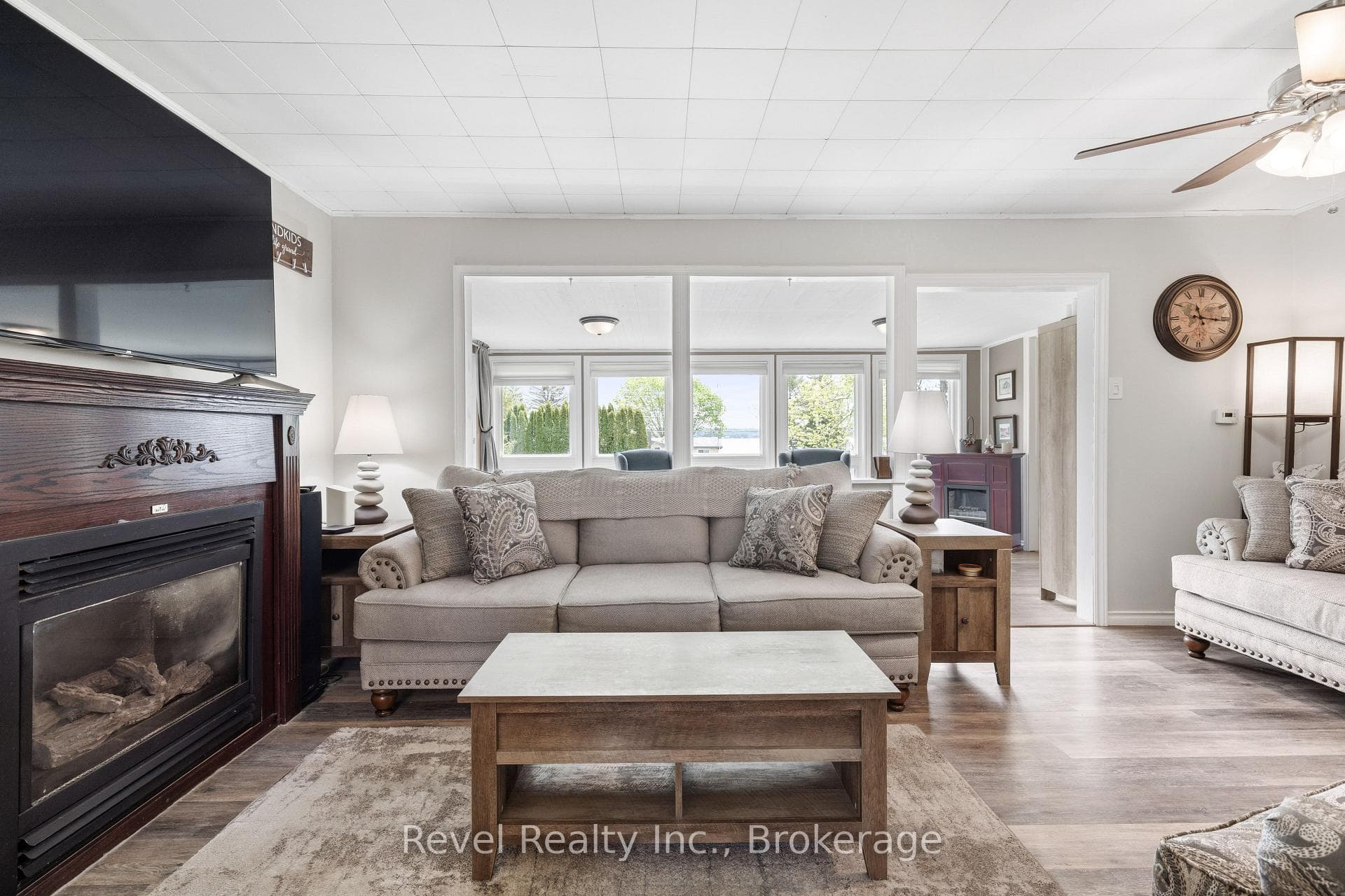 133 Victoria Drive photo 16