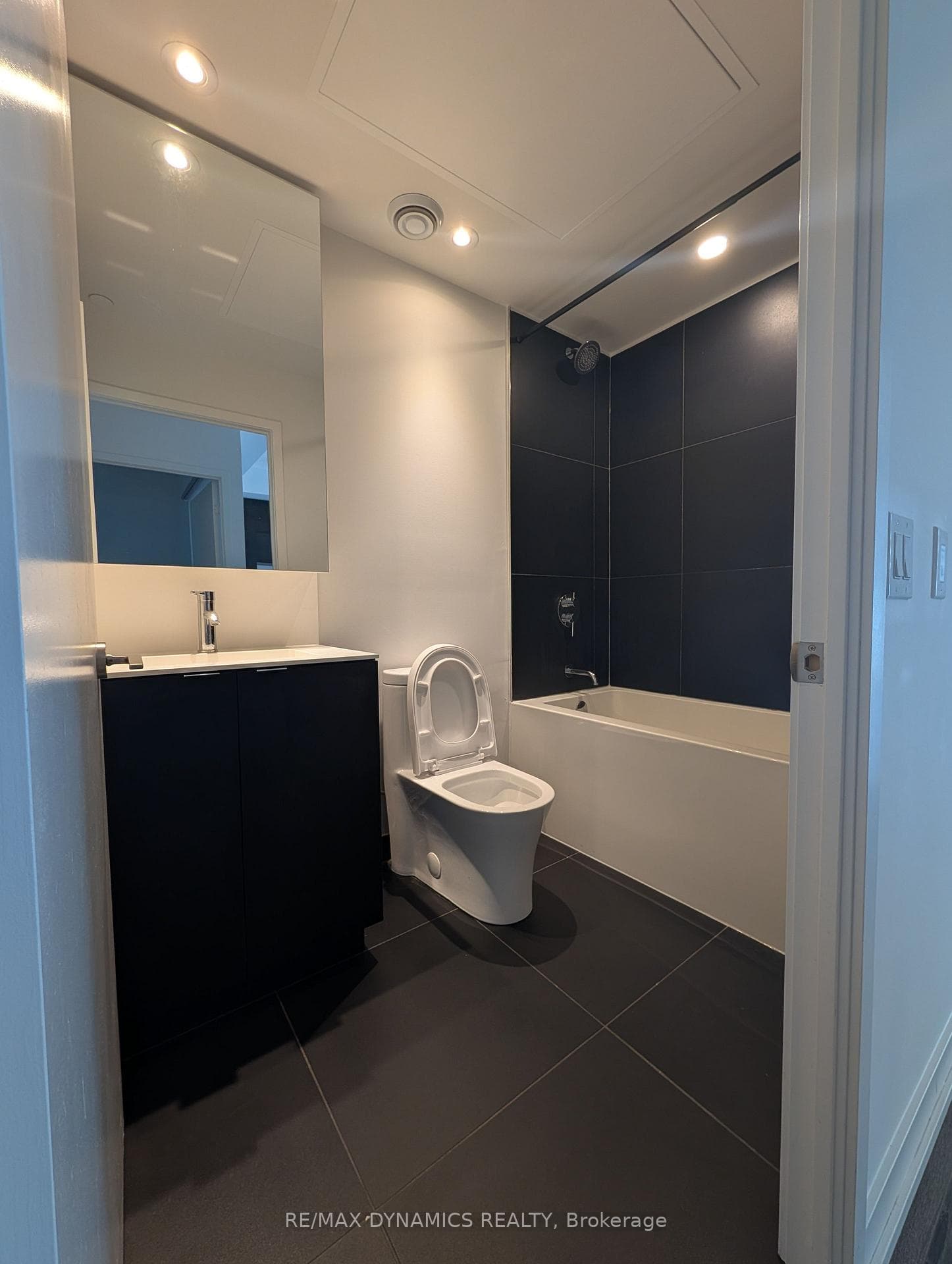20 Edward Street Unit 2212 photo 4