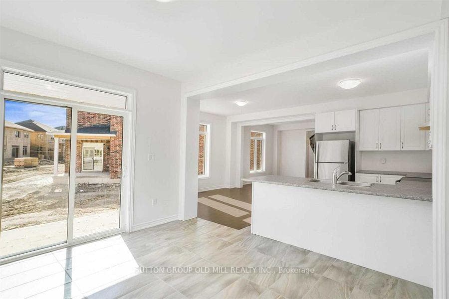 41 Ferragine Crescent photo 16