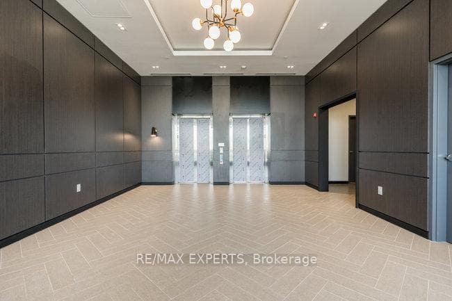 430 Essa Road Unit 318 photo 7