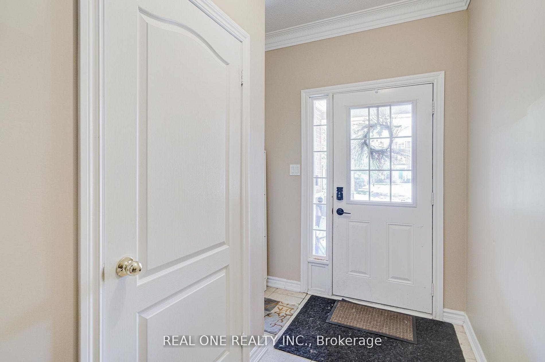 9 Ruskov Lane Unit Upper photo 3