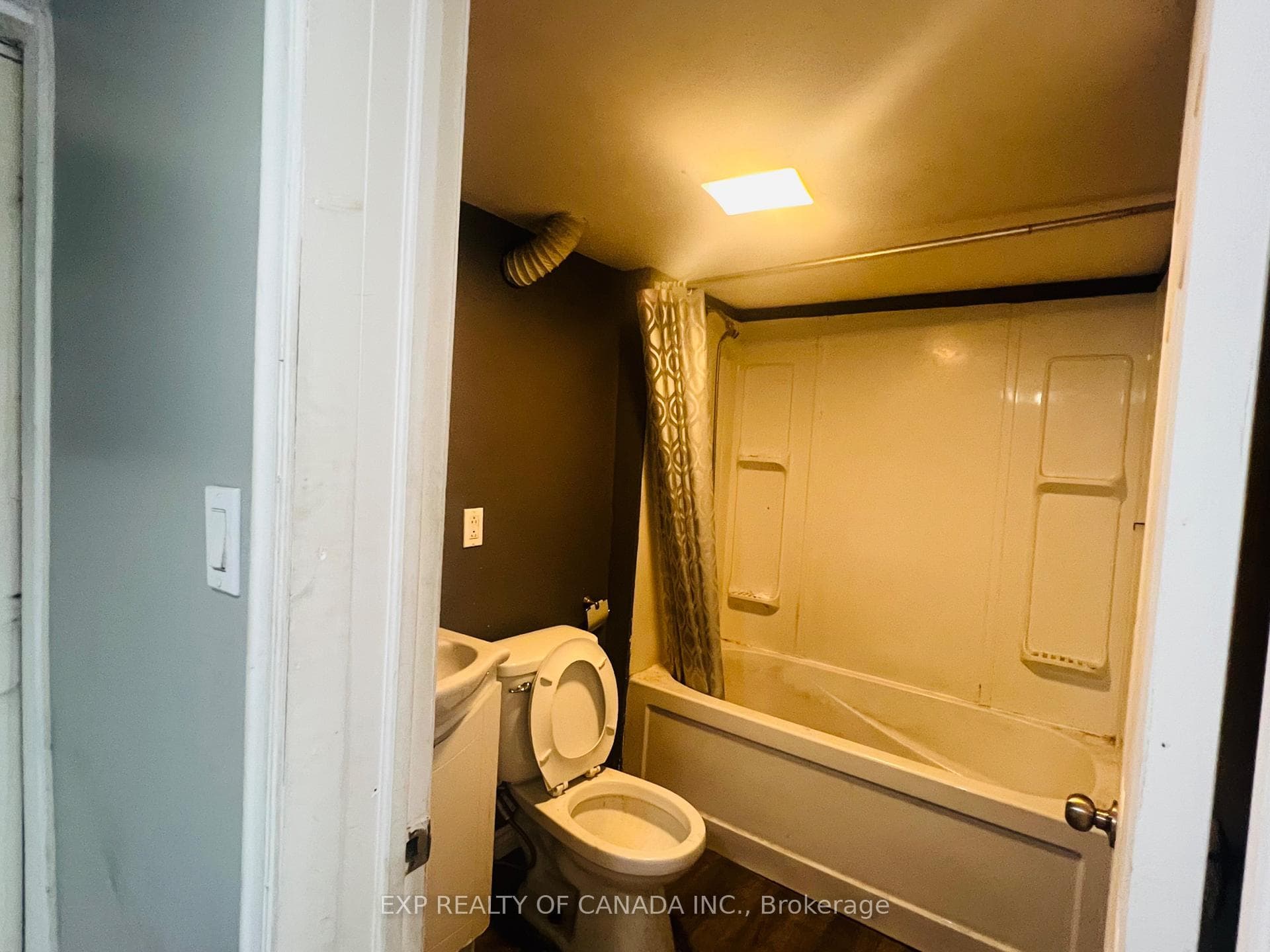 270 Kirby Avenue photo 11