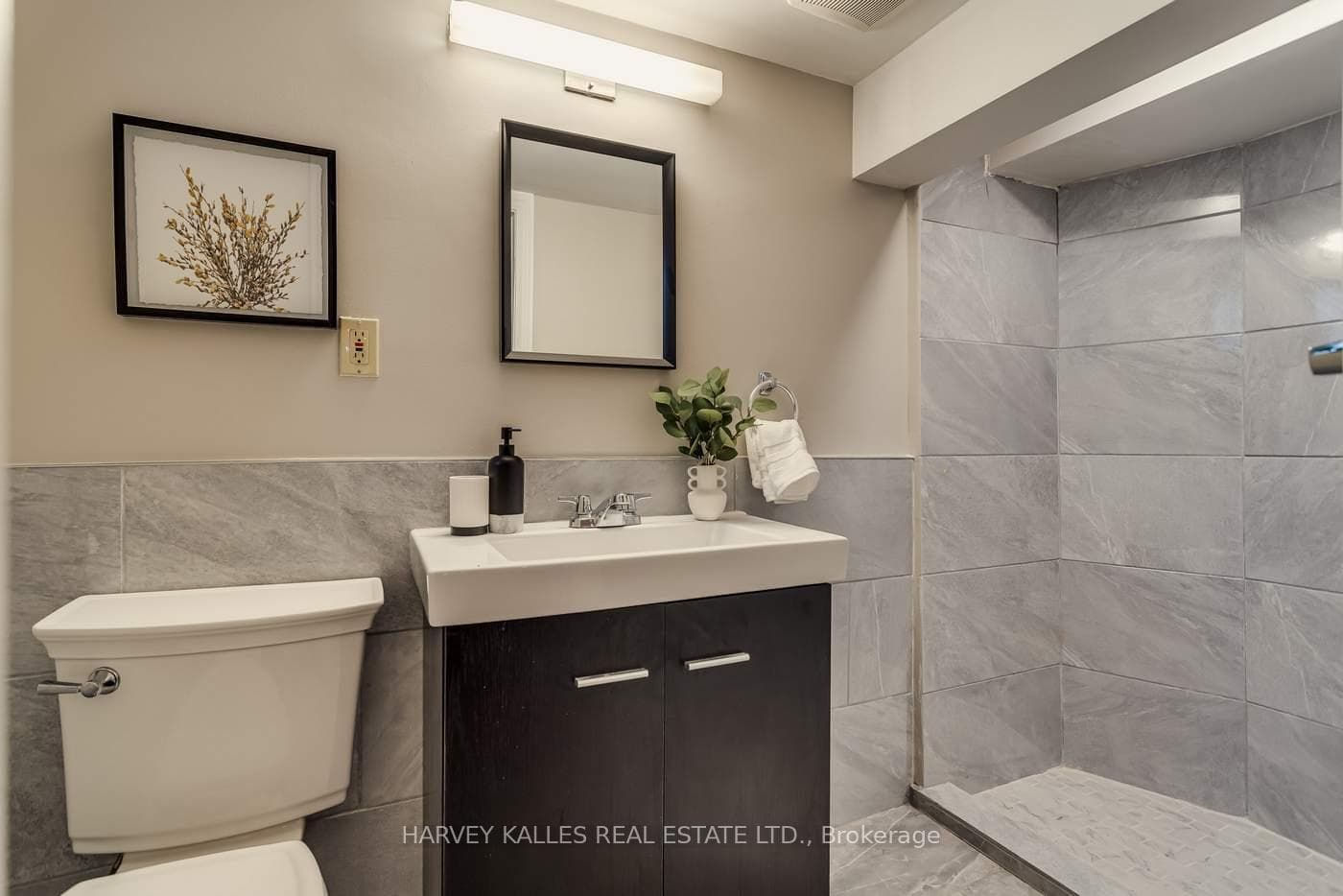138 Banff Road photo 37