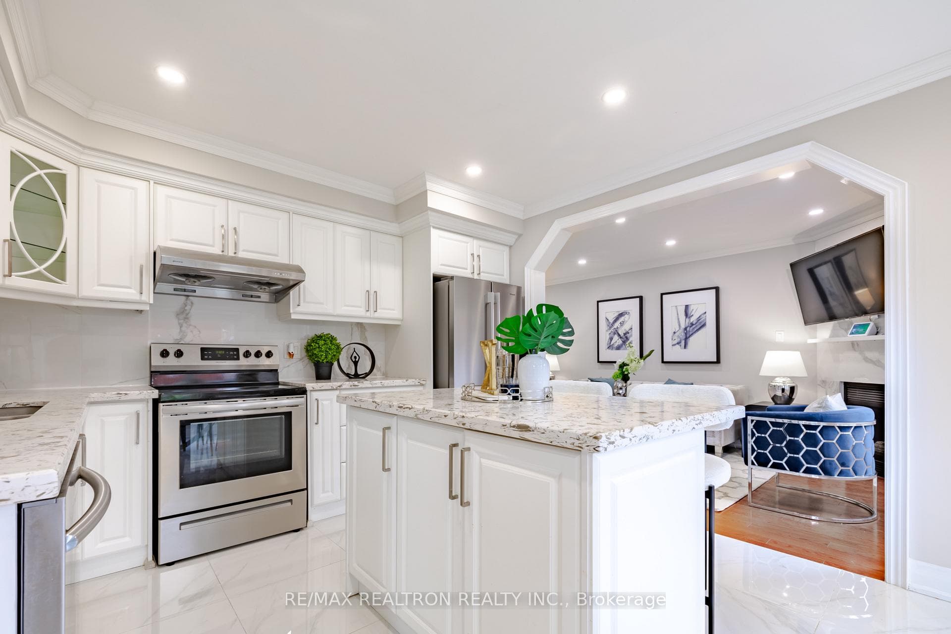 28 Marydale Avenue photo 16