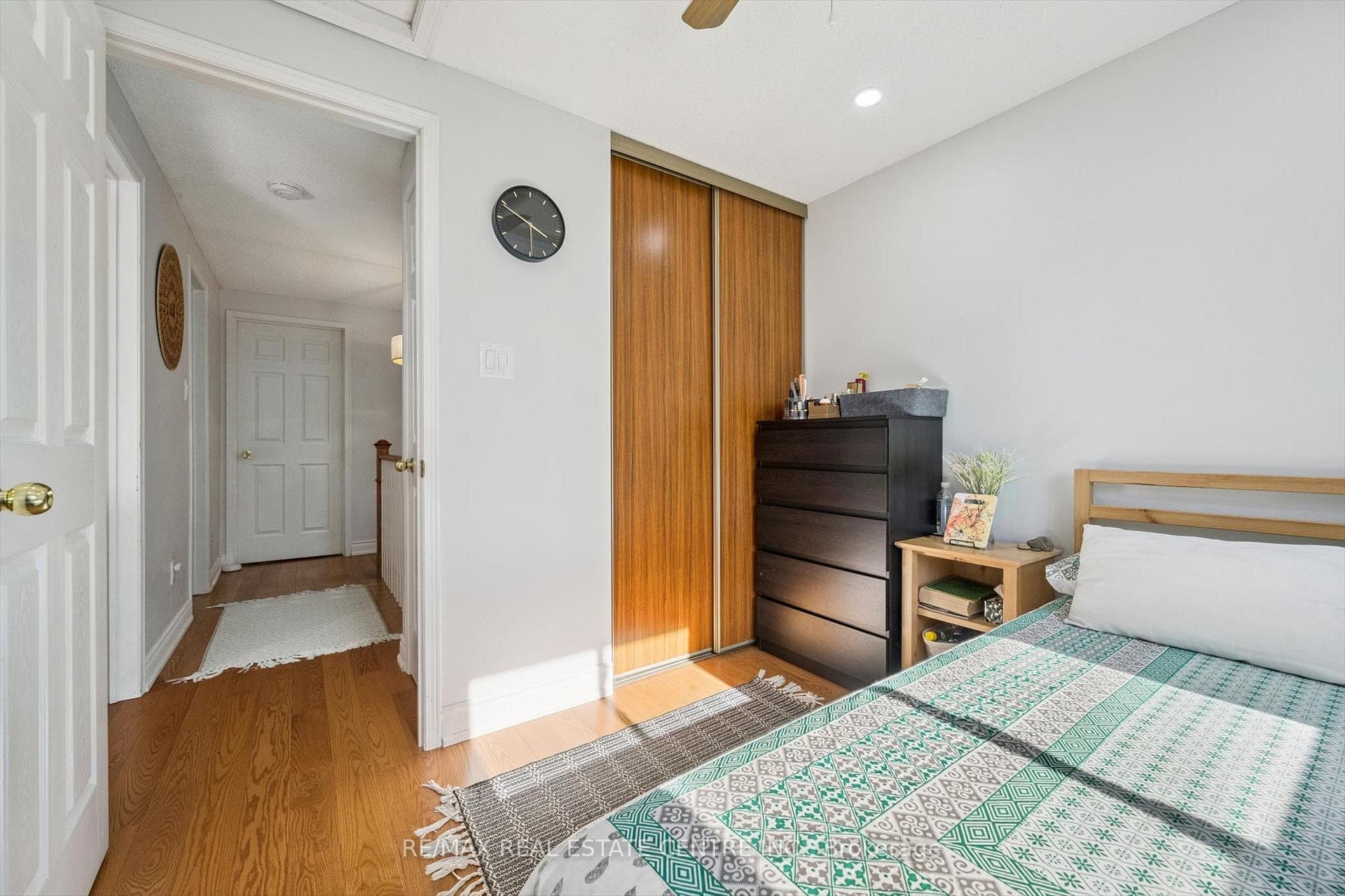 550 Ashprior Avenue photo 24