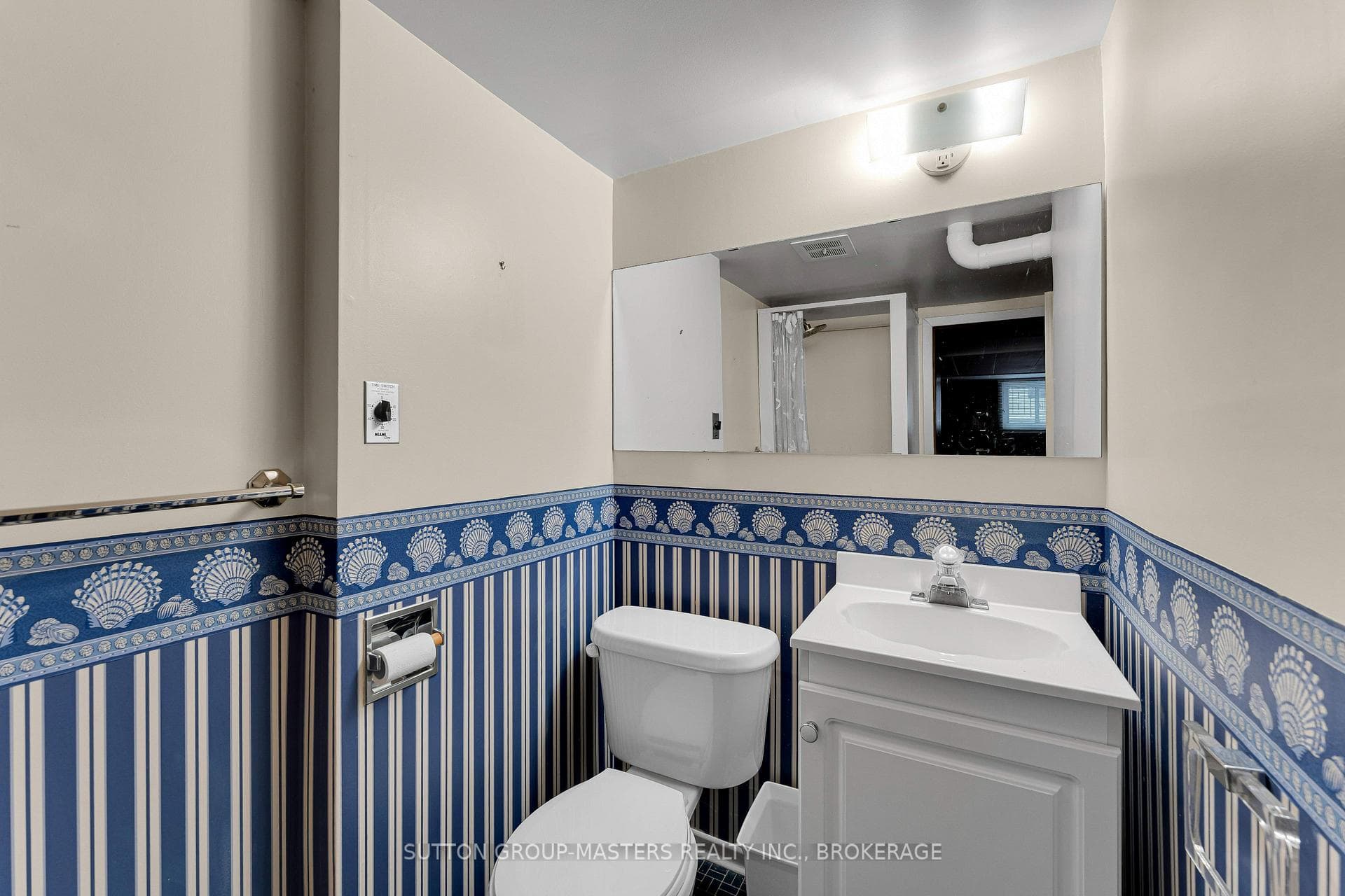 913 Victoria Street photo 27