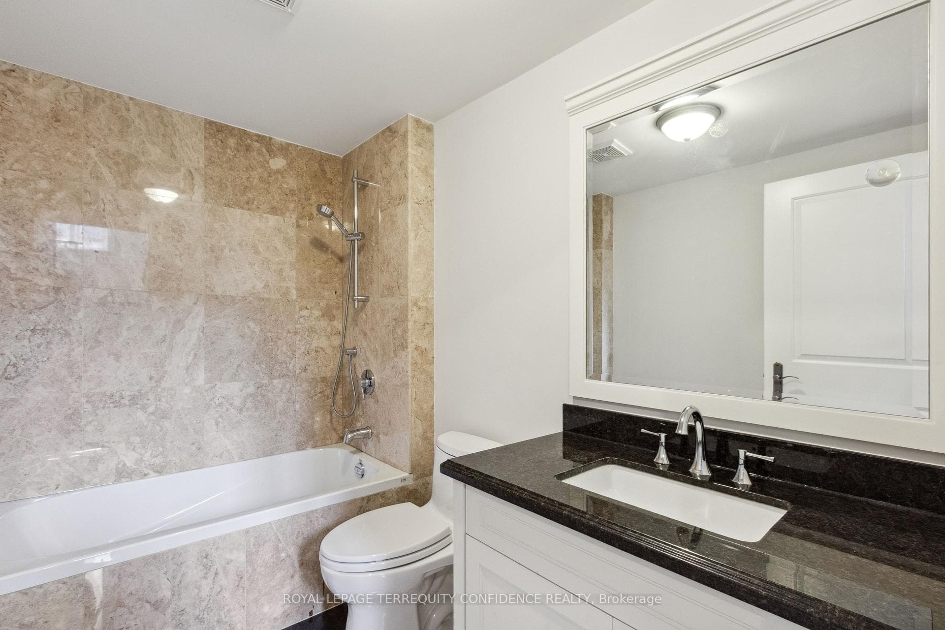 241 Hounslow Avenue photo 40