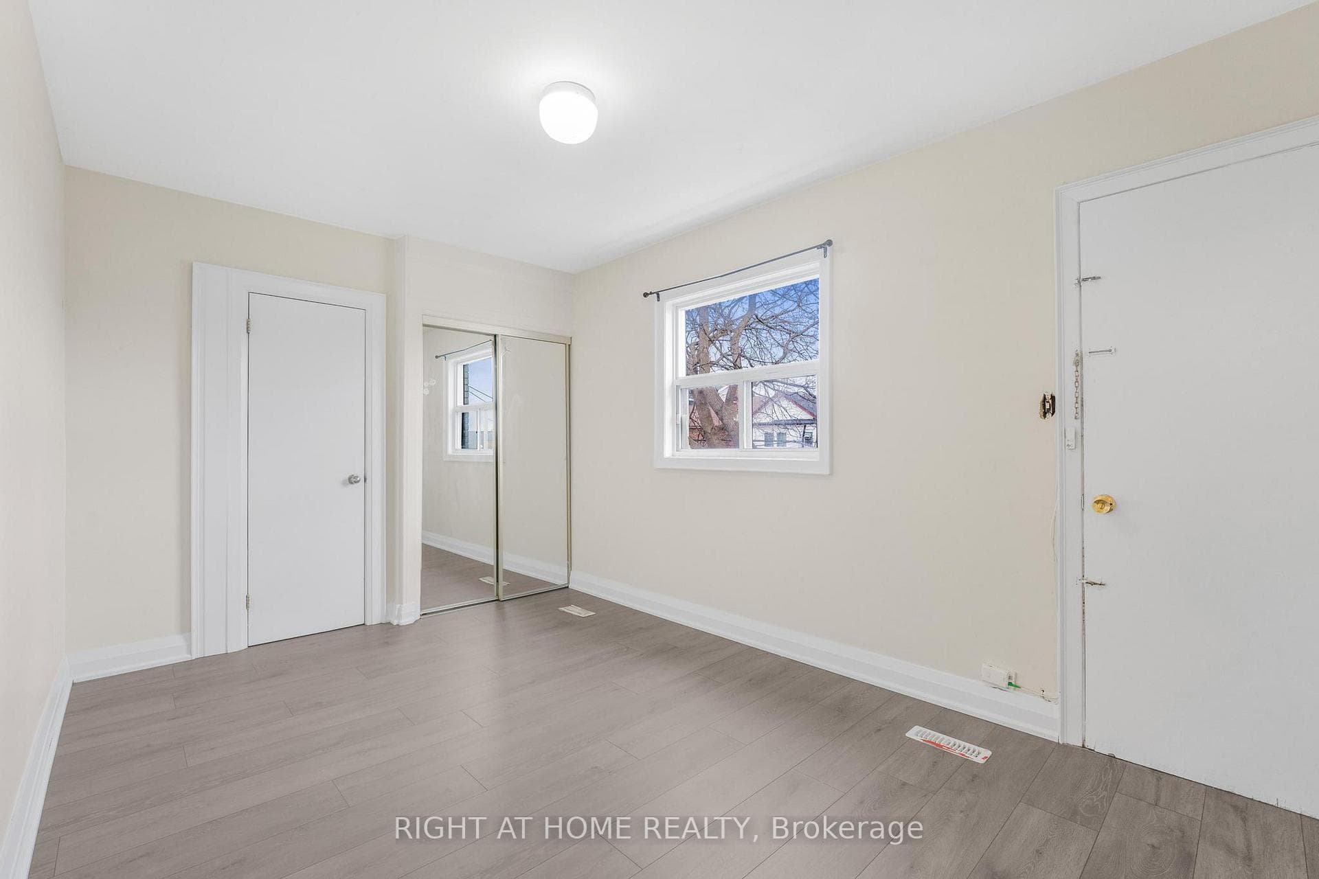 1698A Eglinton Avenue photo 16