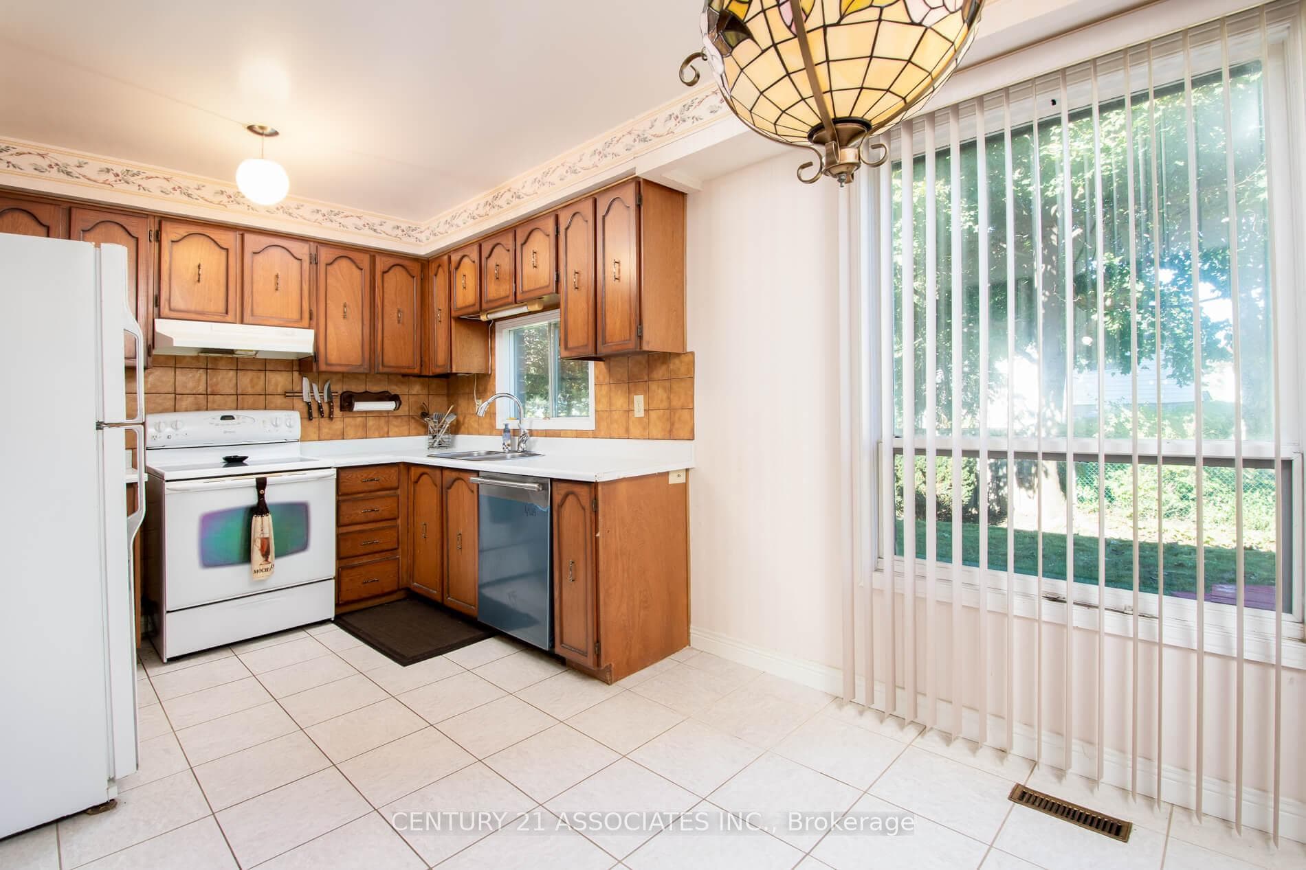120 Elgin Drive photo 9