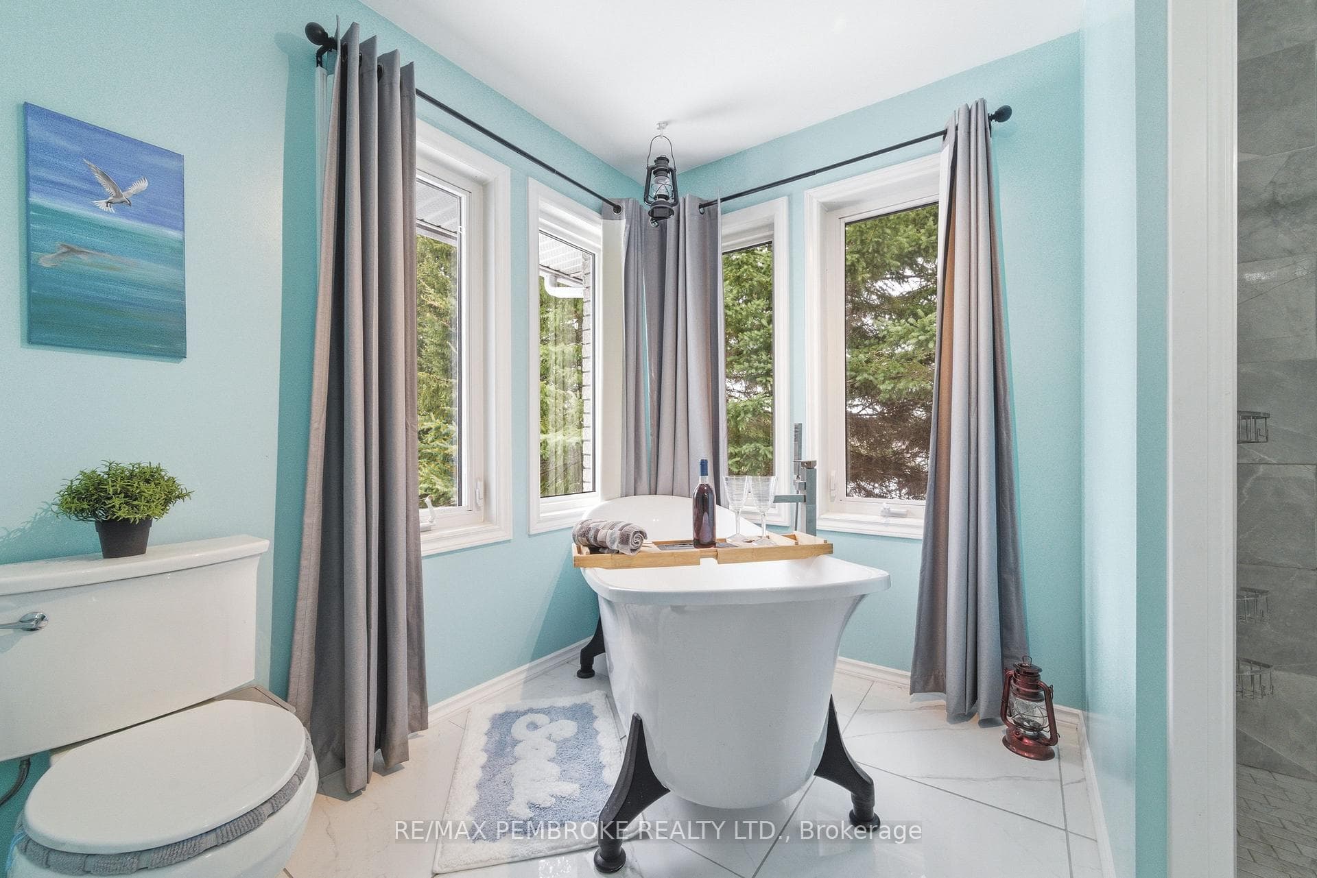 Claw tub in the ensuite