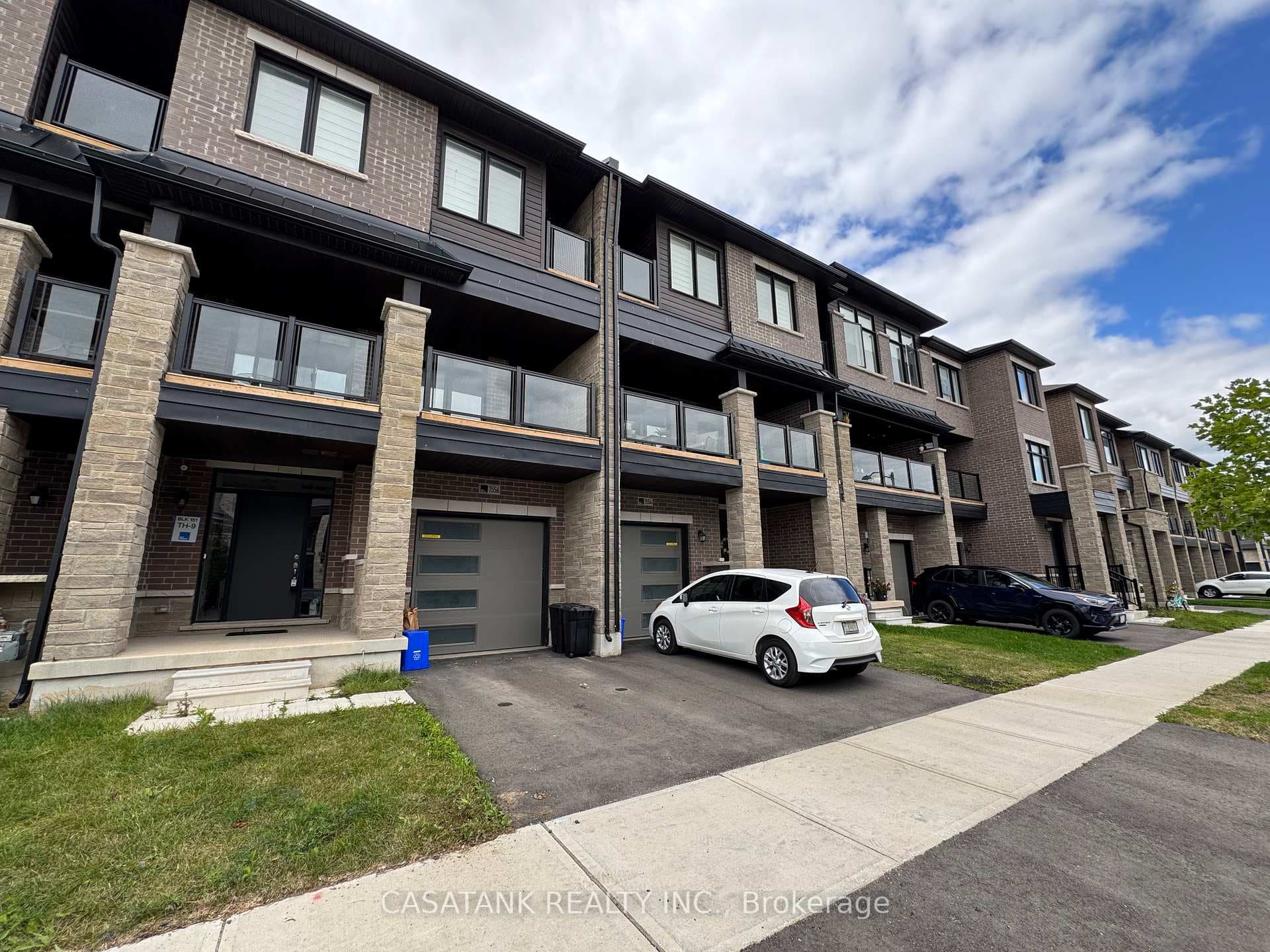 1556 Moonseed Place photo 3