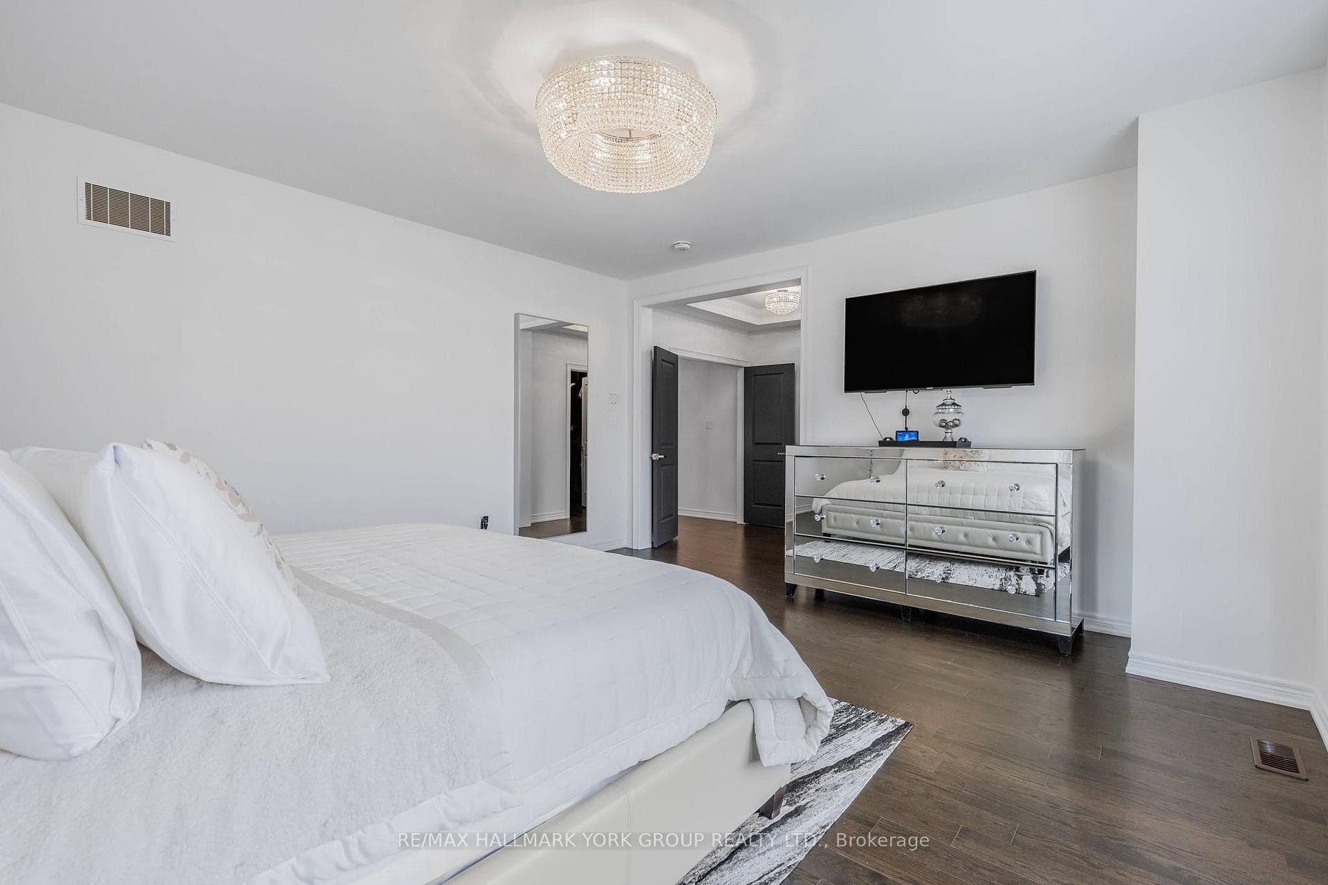 43 Scrivener Drive photo 27