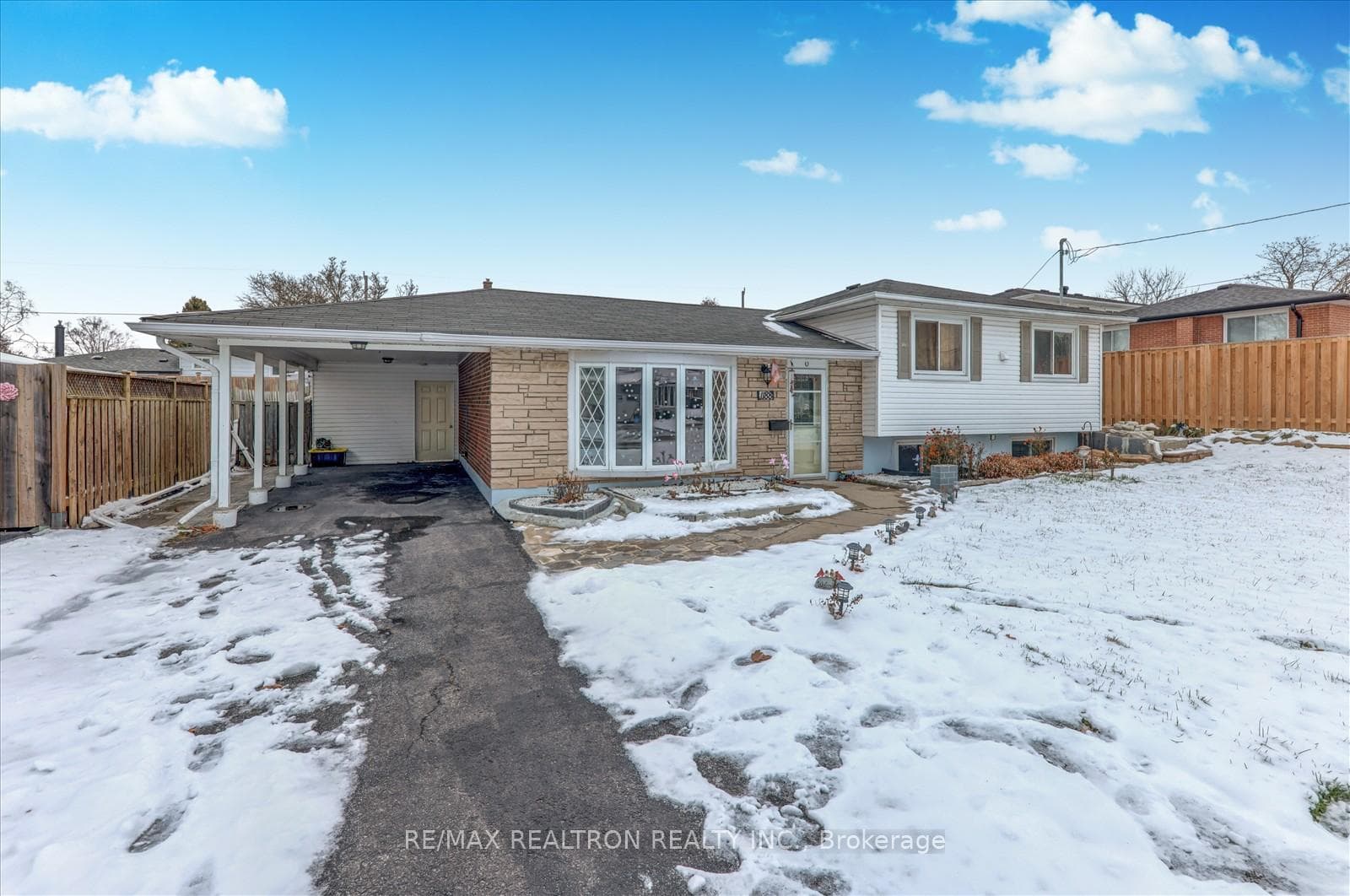 1188 Wakefield Crescent photo 4