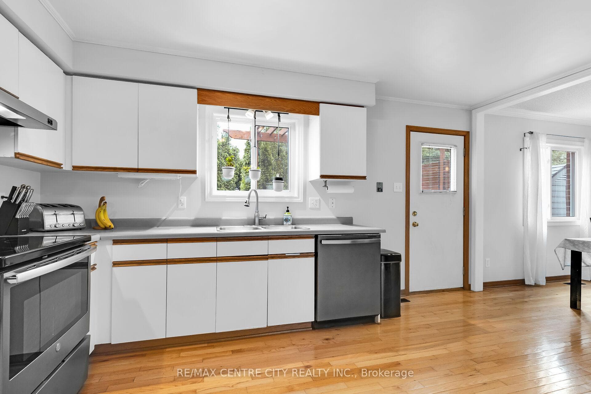 757 Railton Avenue photo 11