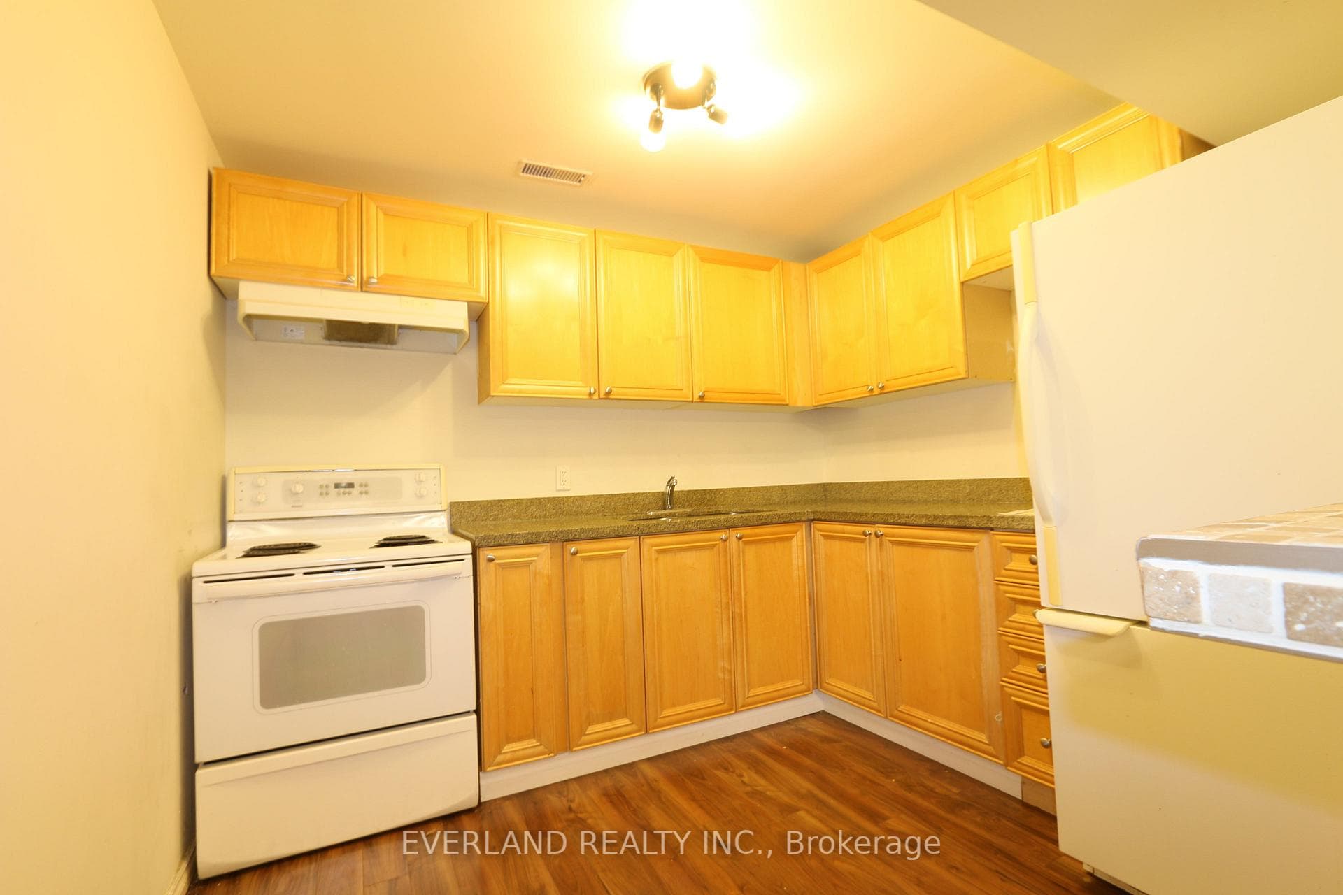 74 Colonial Crescent photo 30