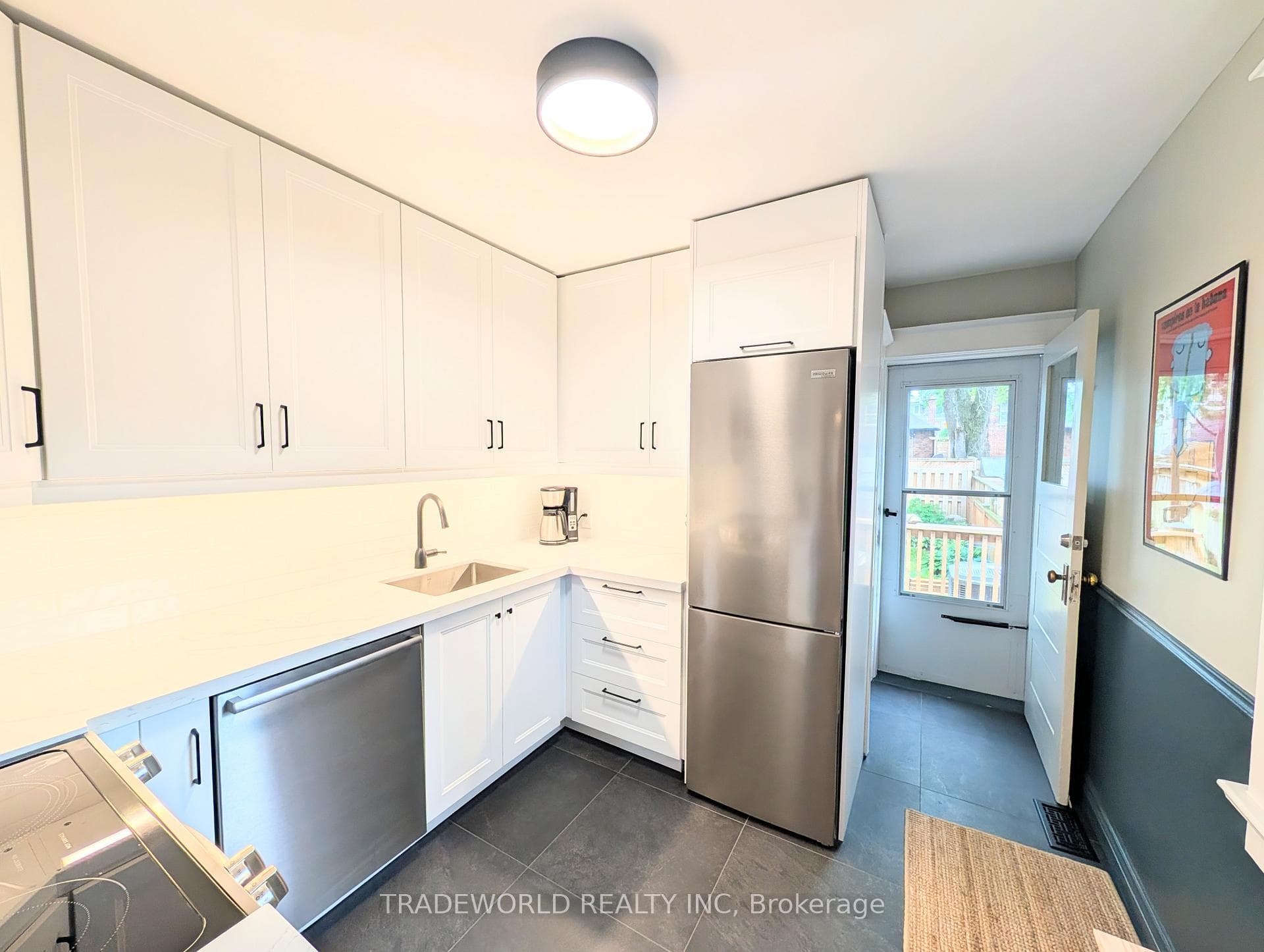7 Costain Avenue photo 14
