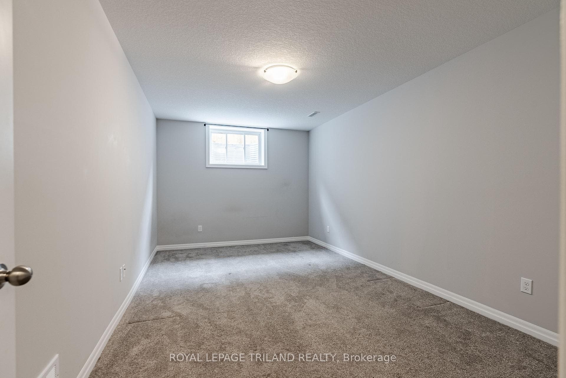 33 Lowrie Crescent photo 23