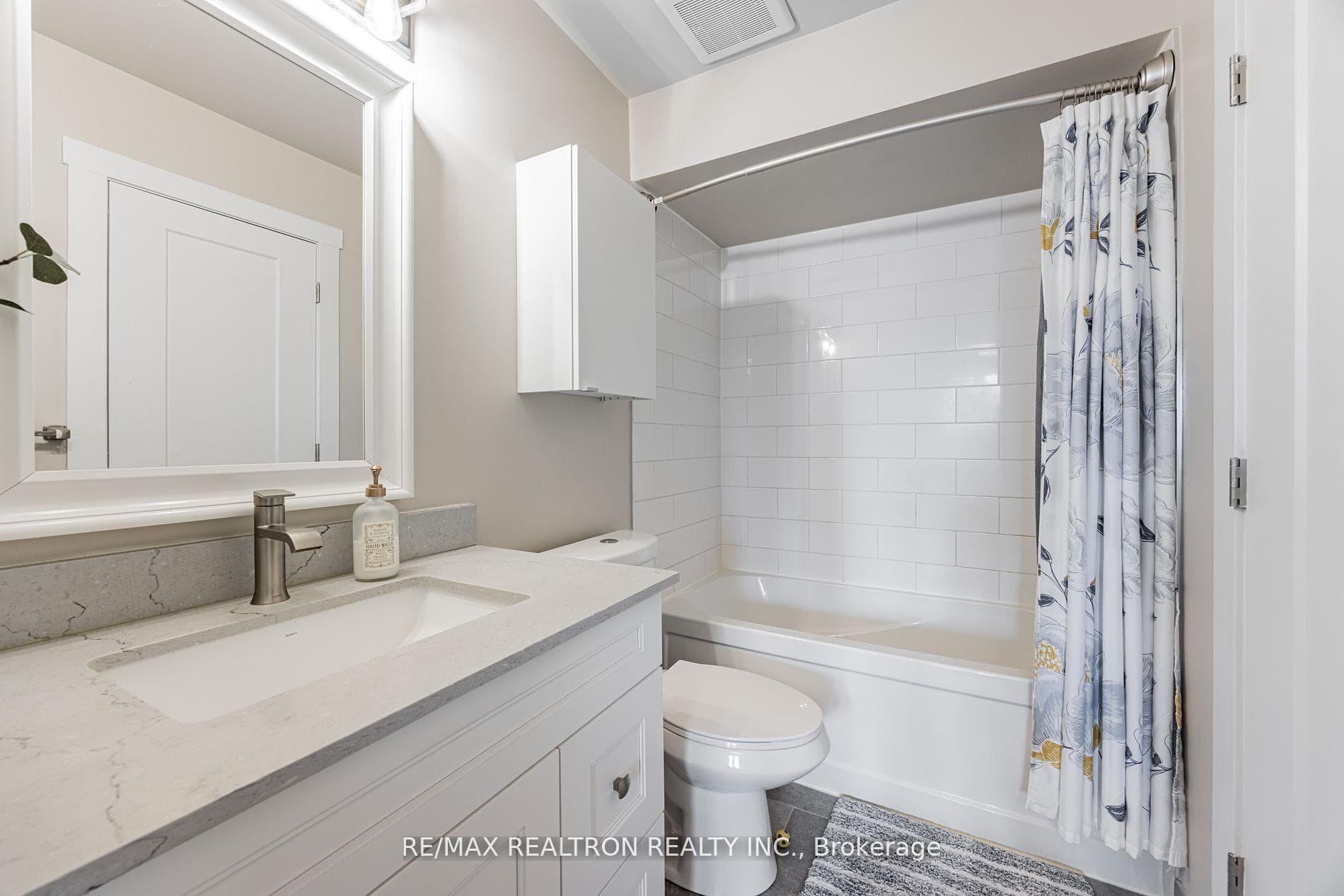 533 Carberry Street photo 25