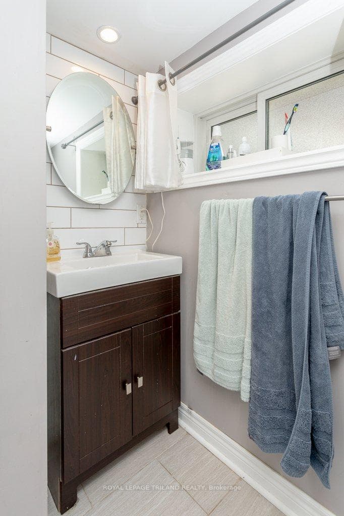 9 Erie Avenue photo 27