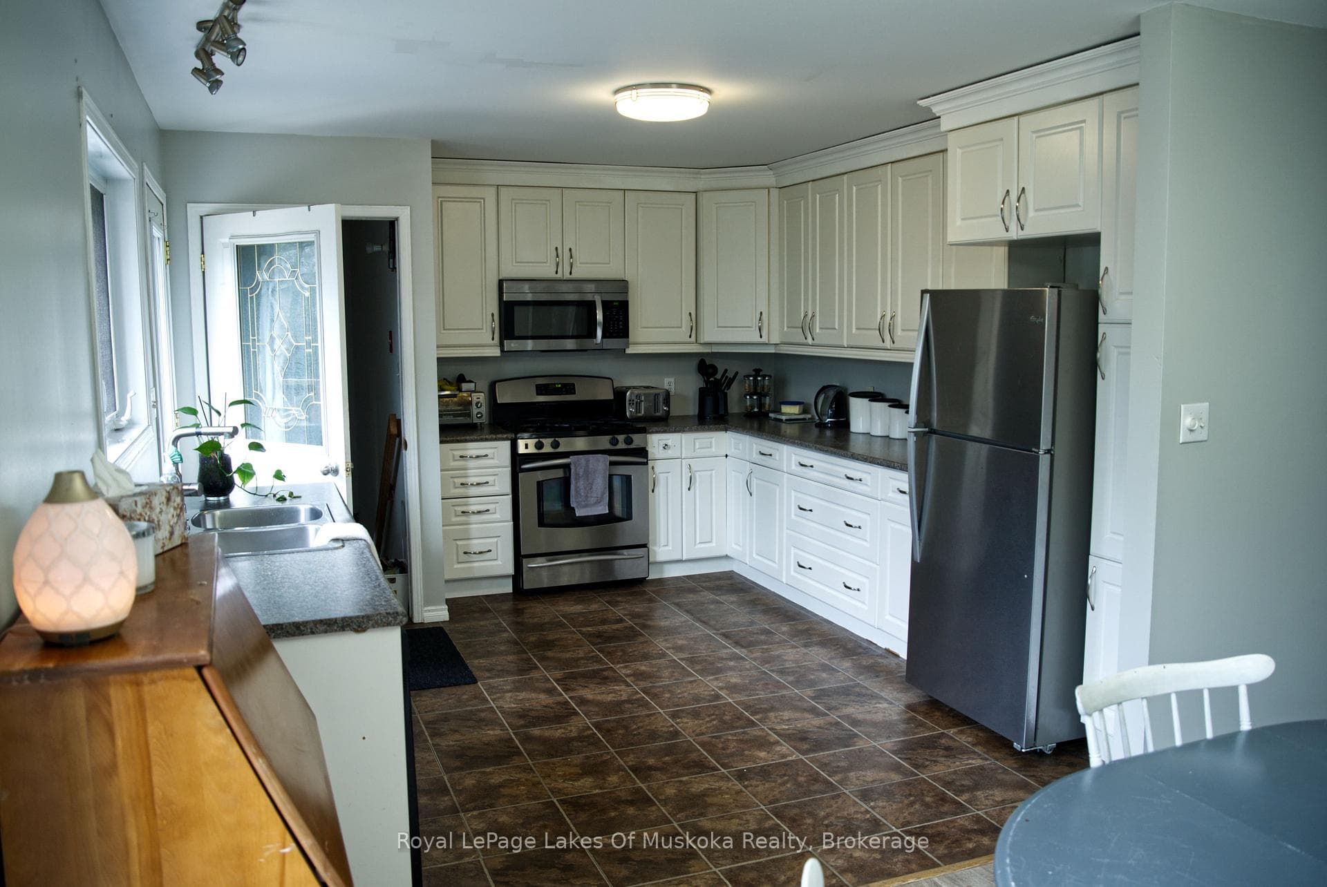 52 Sunshine Street photo 8