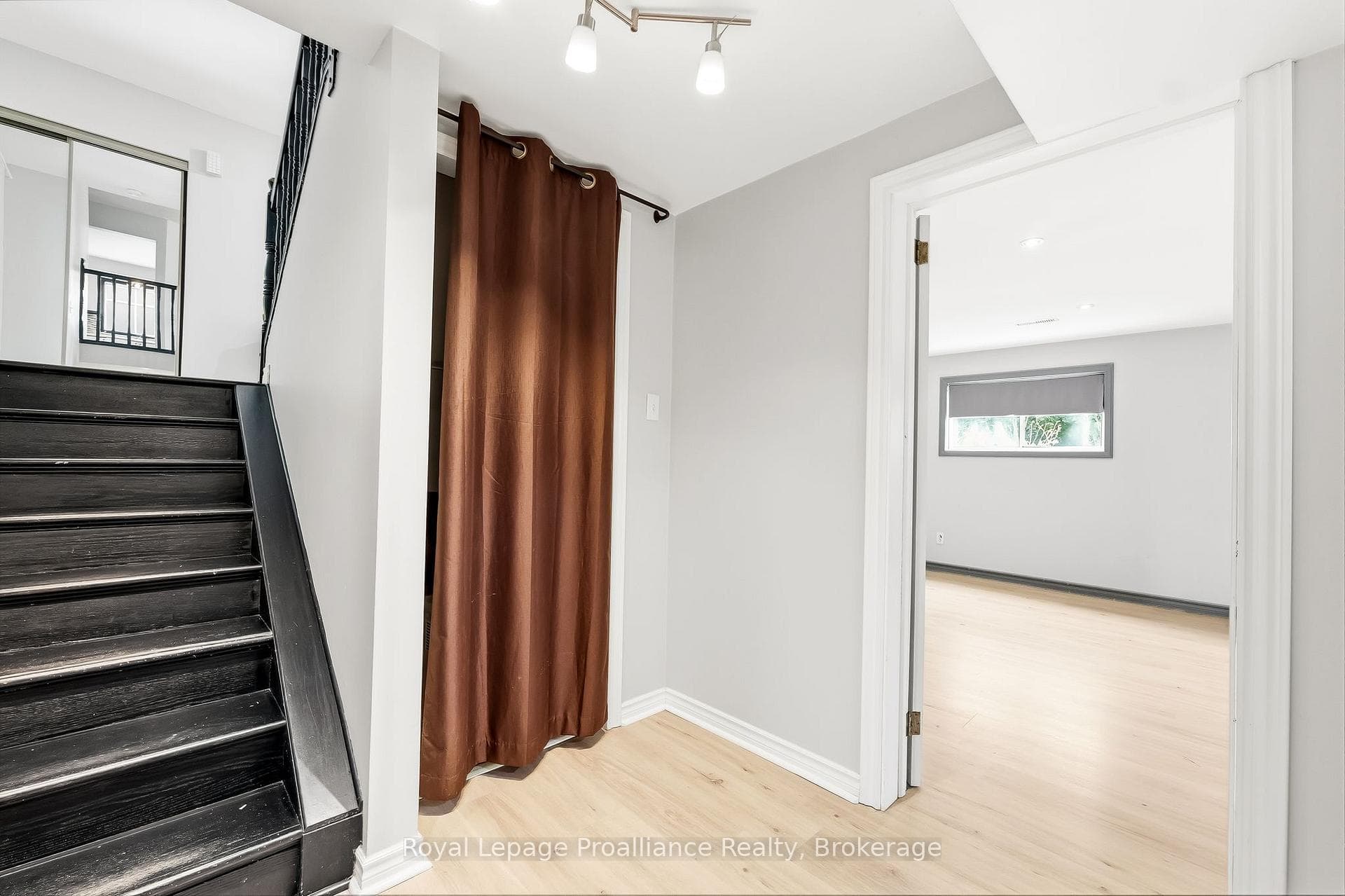 158 Ontario Street photo 32