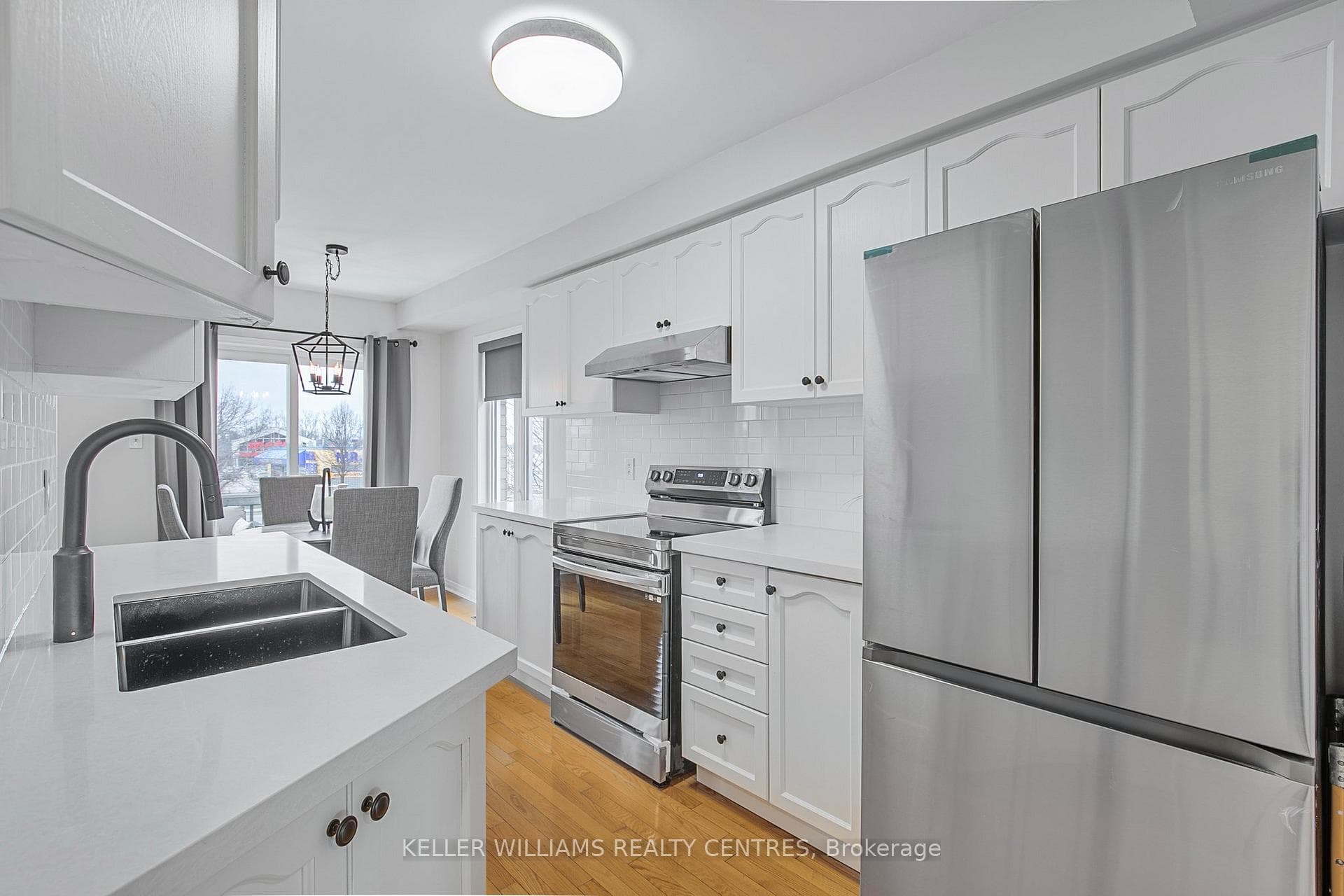 186 Coleridge Dr Street photo 10