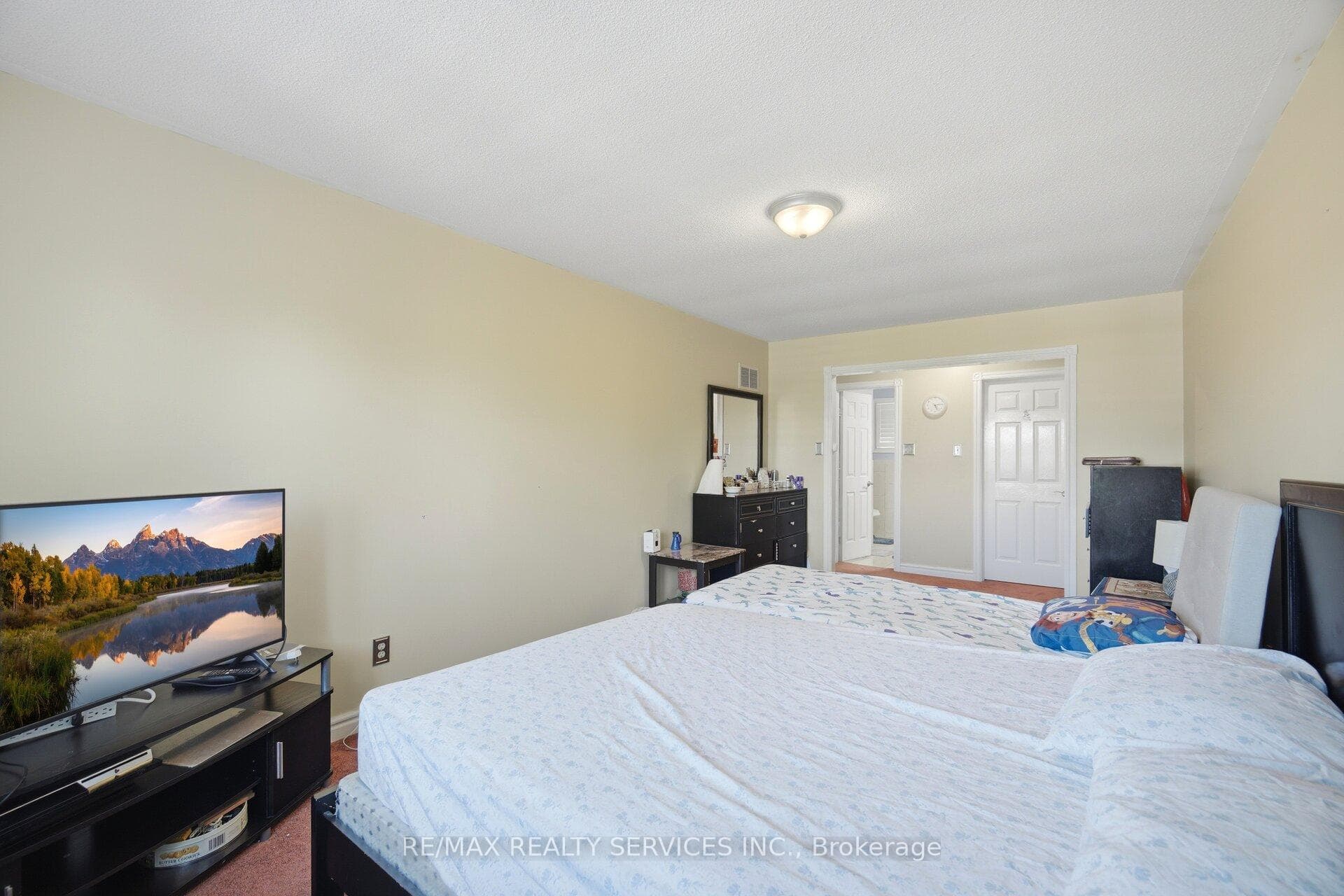 26 Sunforest Drive photo 23