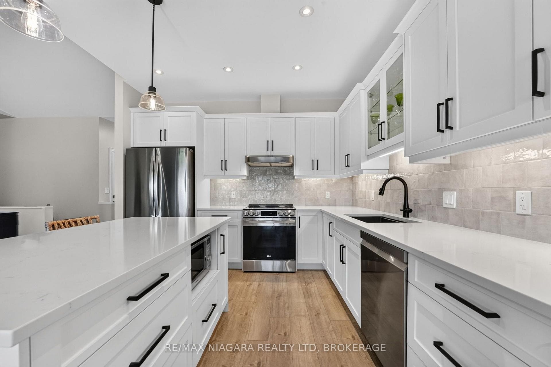 24 Peachtree Lane photo 15