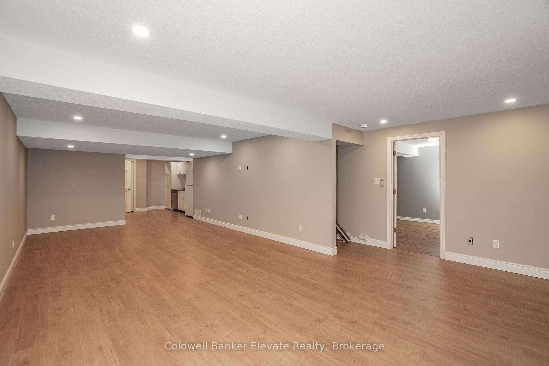 2705 KINGSWAY Drive Unit 17 photo 25