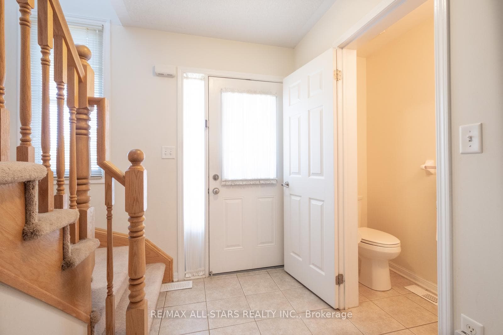 87 Jamesway Crescent photo 3