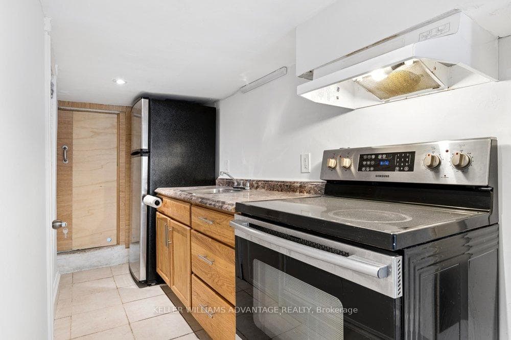 203 Blackthorn Avenue photo 43