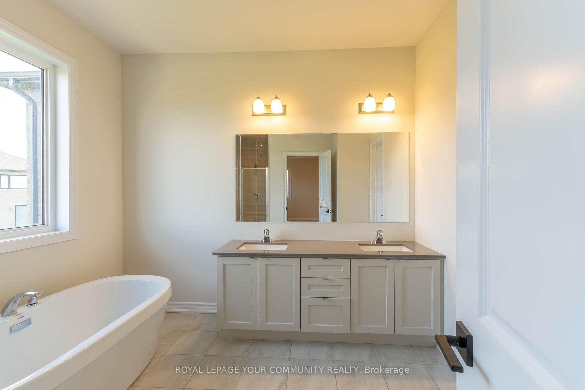 43 Tweedhill Avenue Unit Upper photo 27