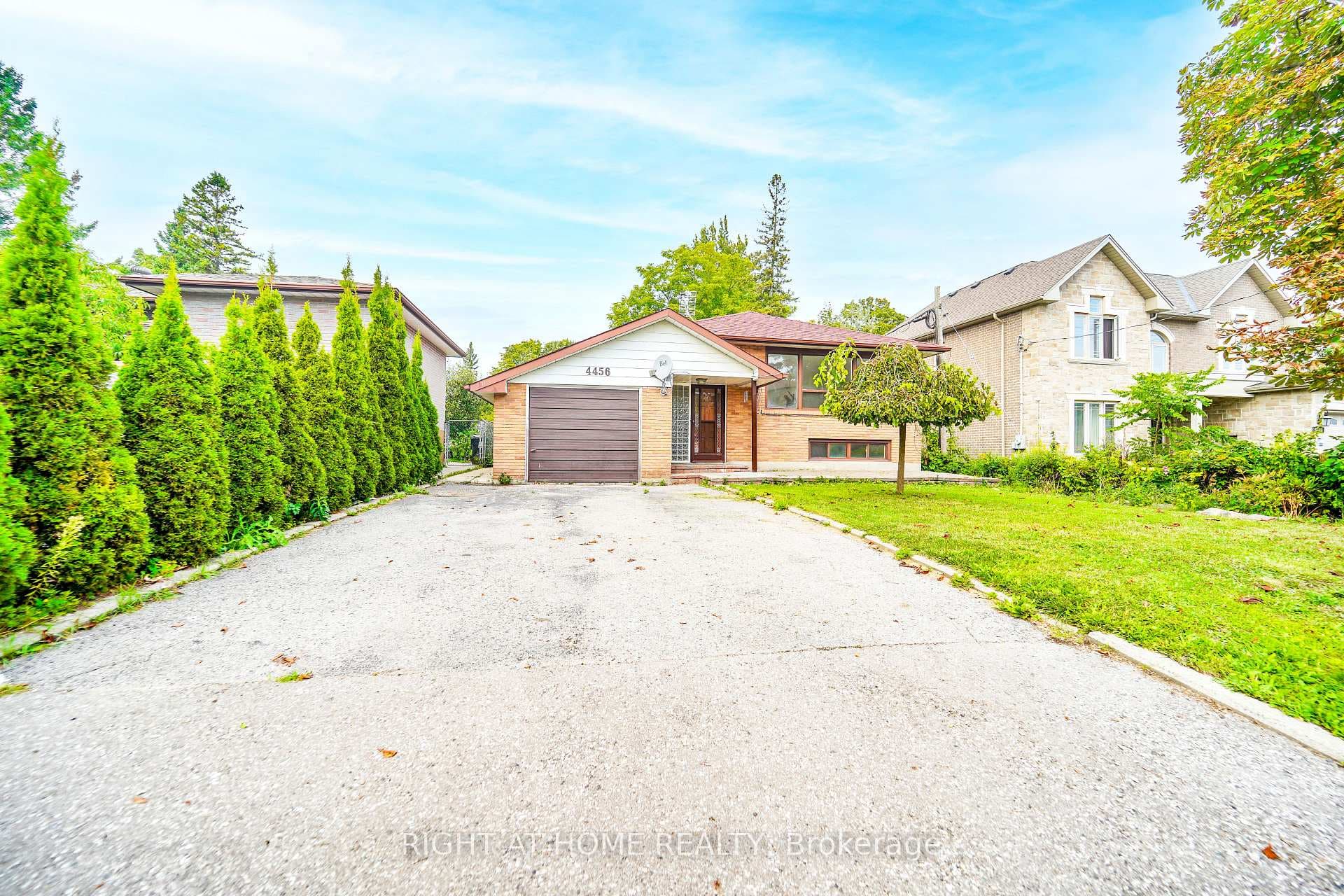 4456 Lawrence Avenue photo 1