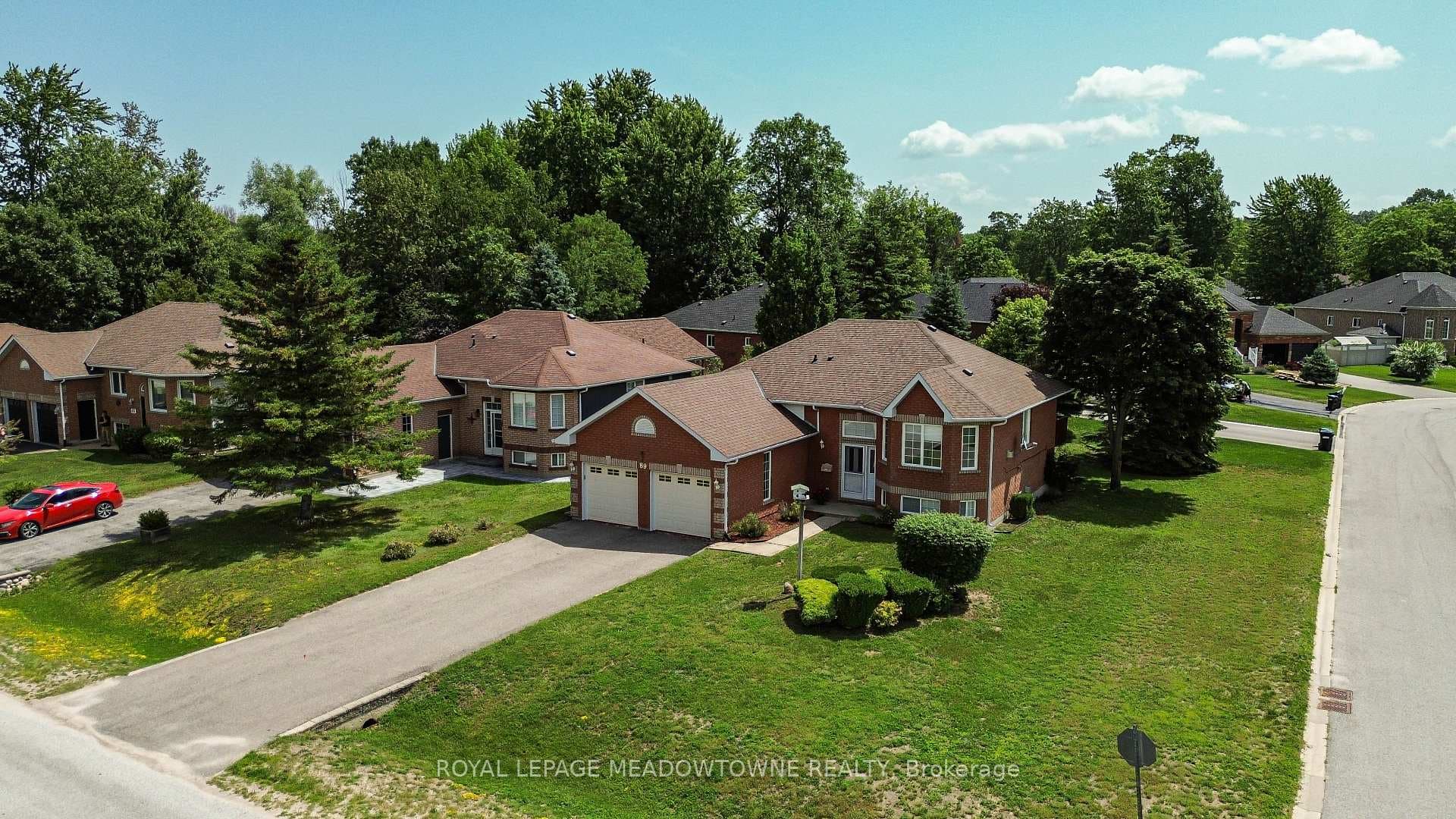89 Royal Beech Drive photo 3