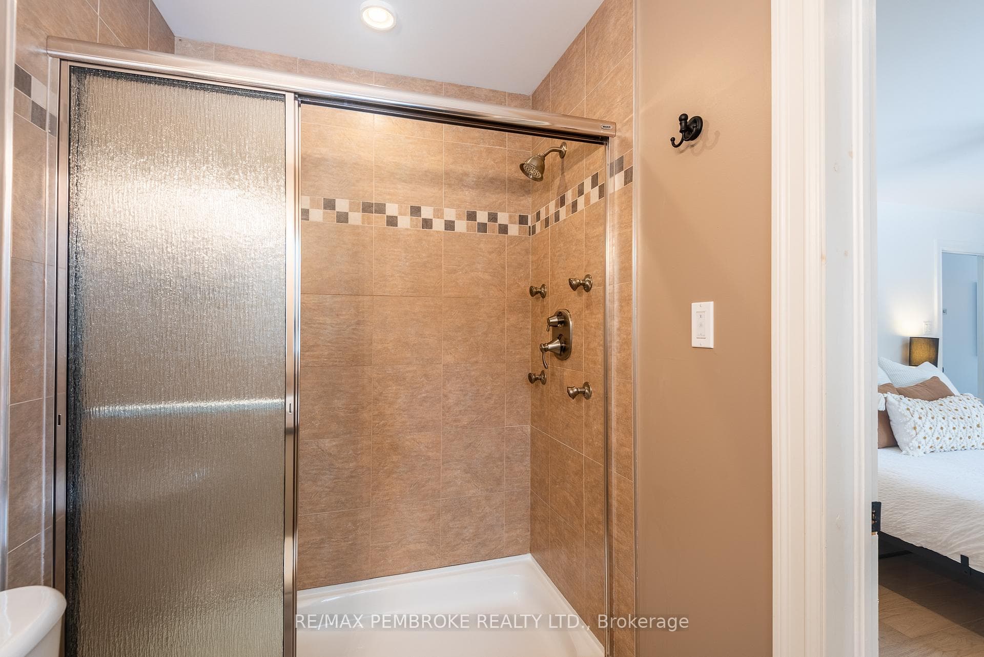 203 Oriole Crescent photo 20