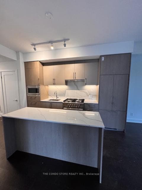 8 Manor Road Unit 407 photo 3