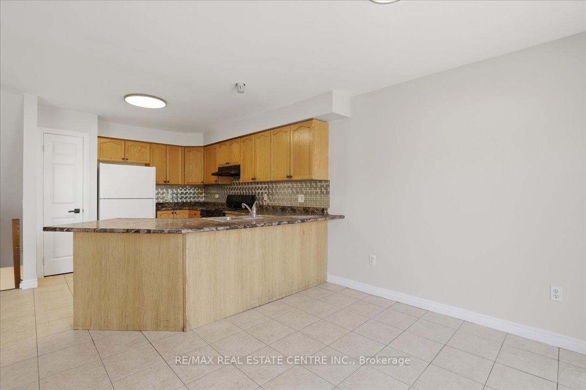 43 Decaro Crescent photo 7