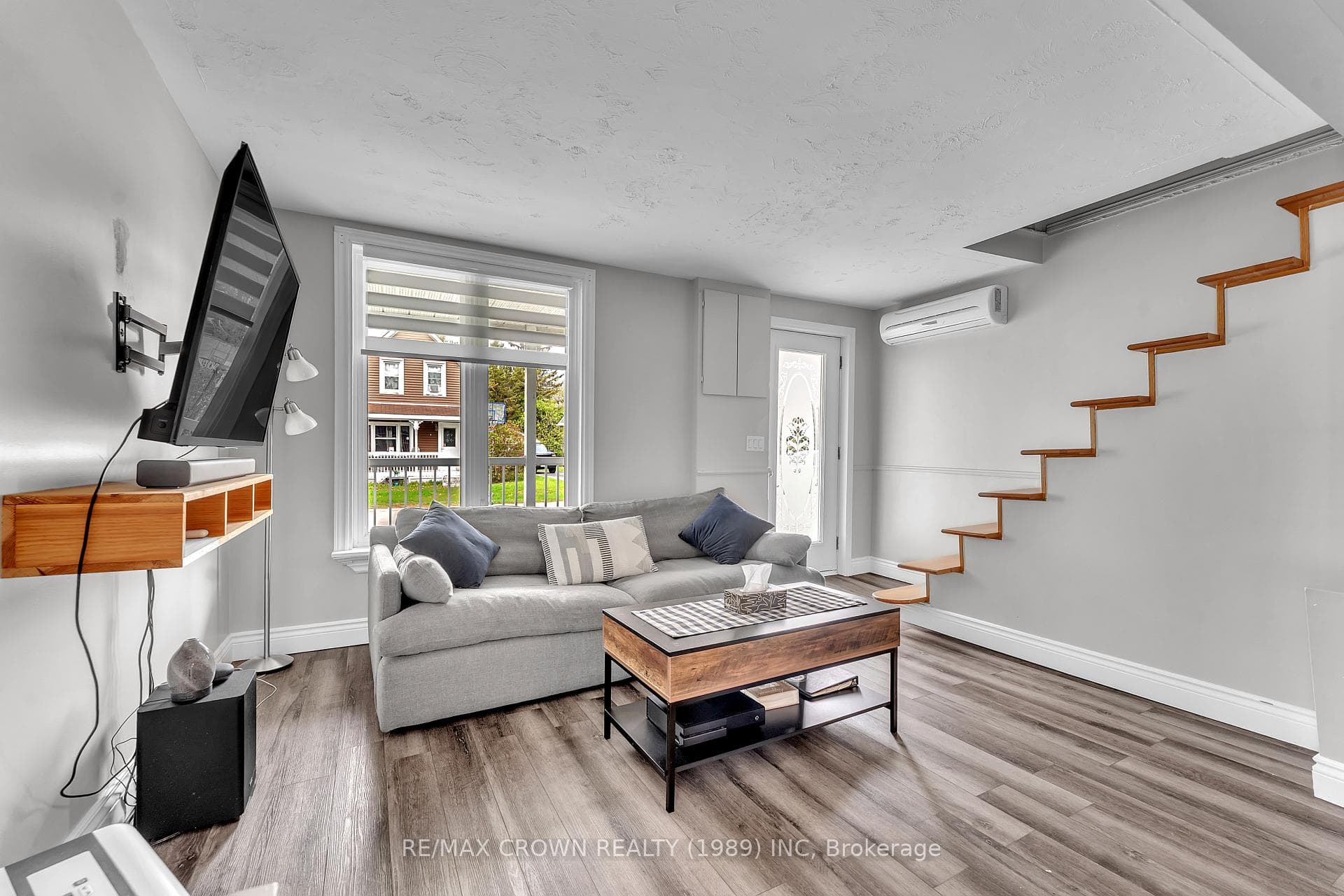 274 Belanger Street photo 5