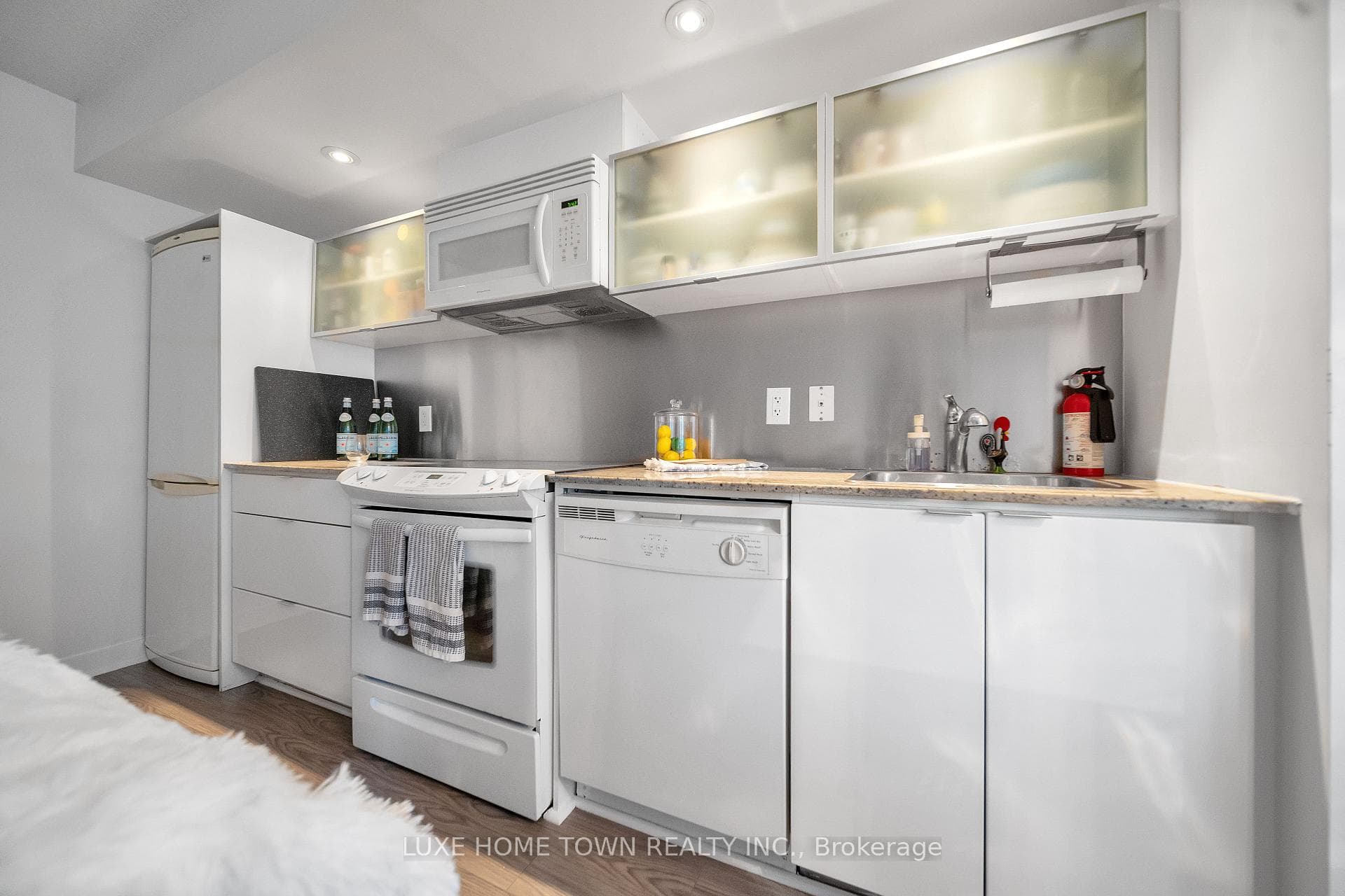 4K Spadina Avenue Unit 711 photo 18