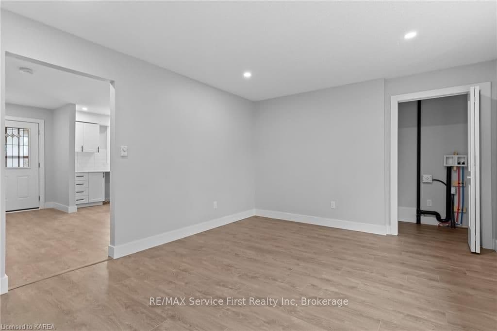1 CONACHER Drive Unit 1 photo 8