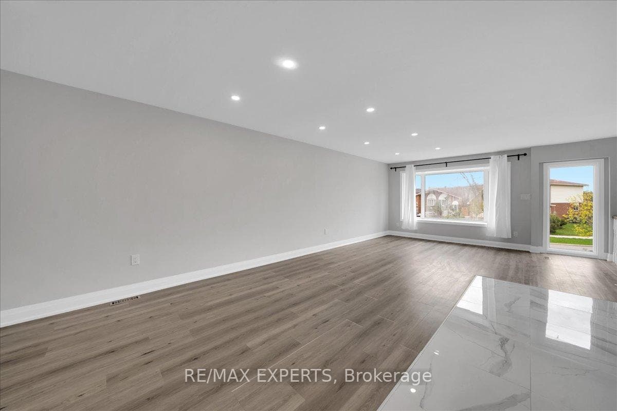 2591 Kingsberry Crescent Unit Upper photo 8
