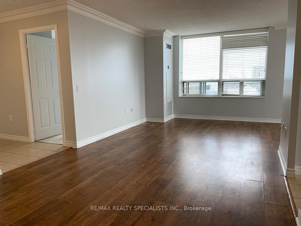55 Strathaven Drive Unit 1805 photo 3