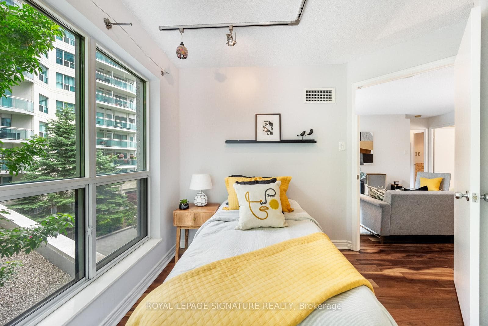 600 Queens Quay Unit 321 photo 28