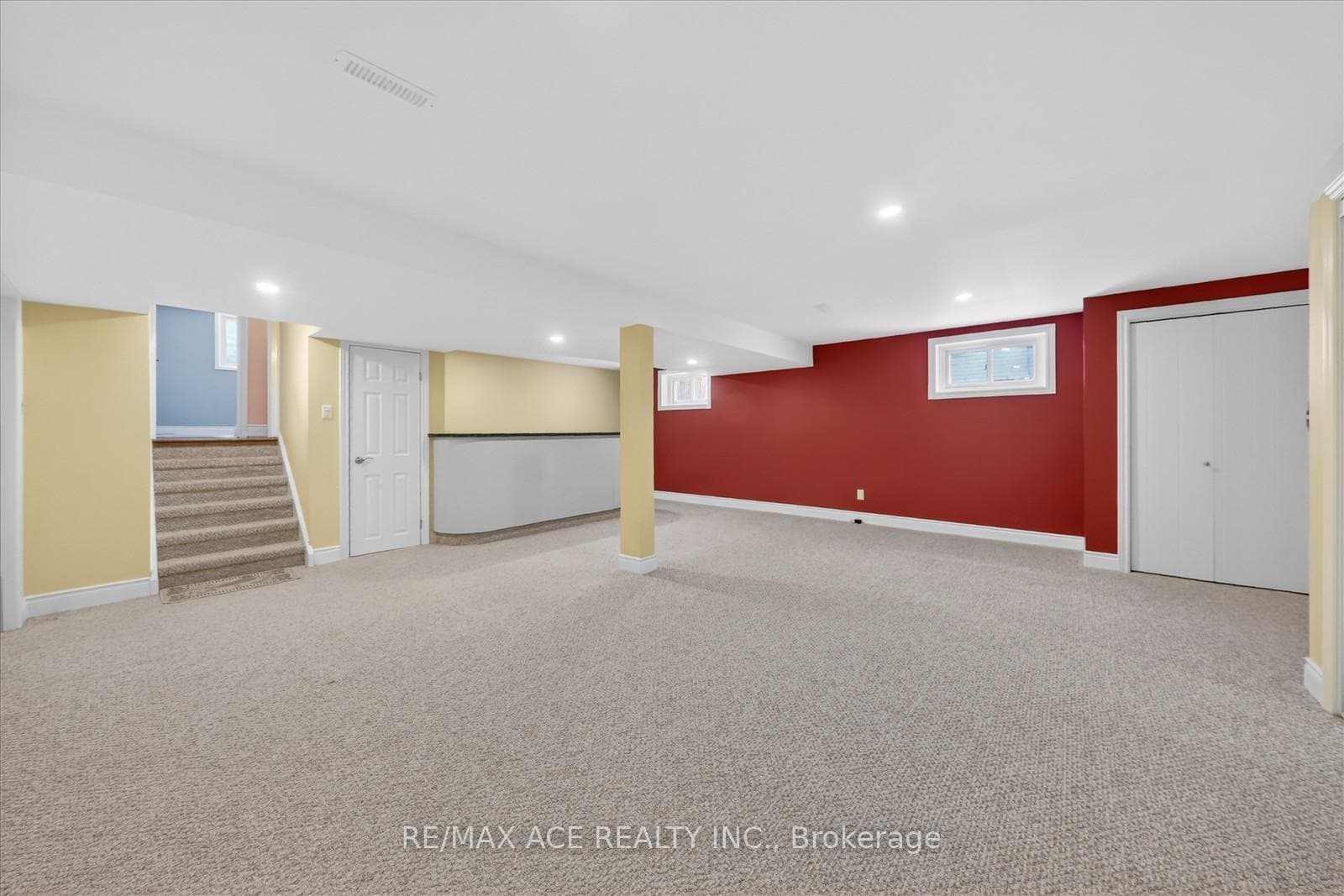 1719 Valentine Gardens photo 33
