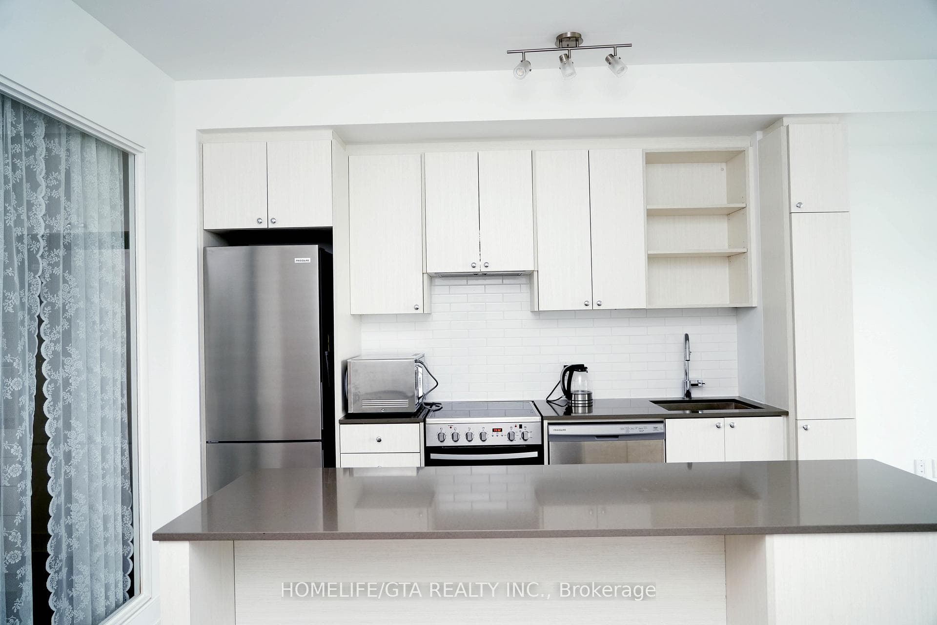 50 George Butchart Drive Unit 506 photo 4