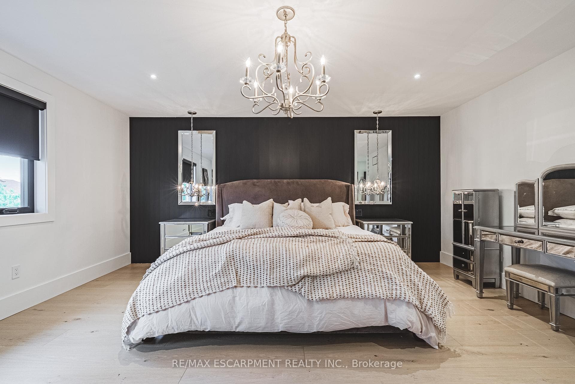 135 ELEANOR Avenue photo 35