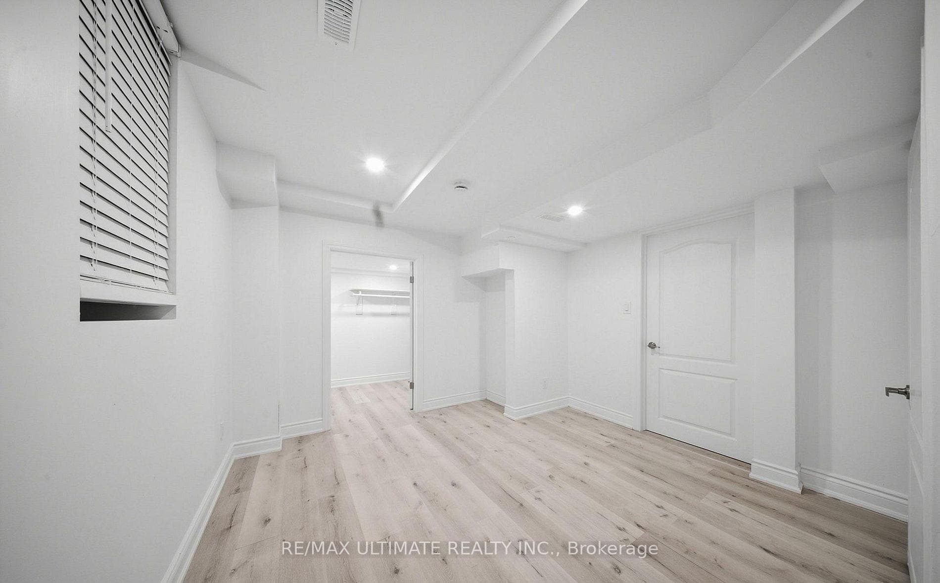 21 Sewells (Basement) Lane photo 11
